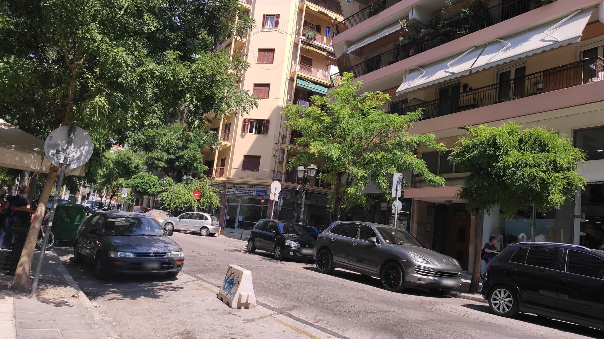 Street view near Pella Hotel, Thessaloníki — © osm1012 (CC BY-SA · Mapillary)