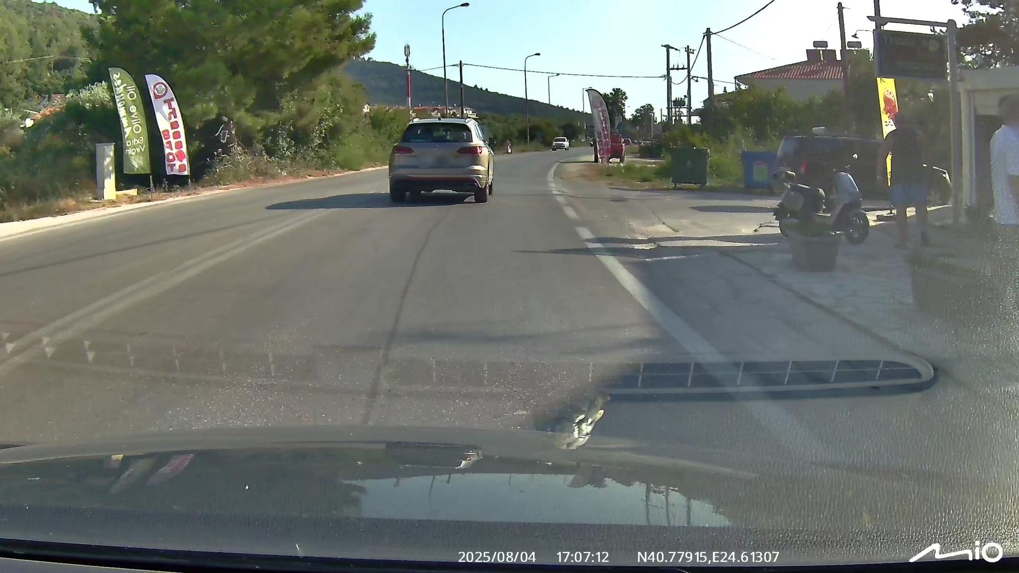 Street view near Studios Chorozi, Prínos — © puky (CC BY-SA · Mapillary)