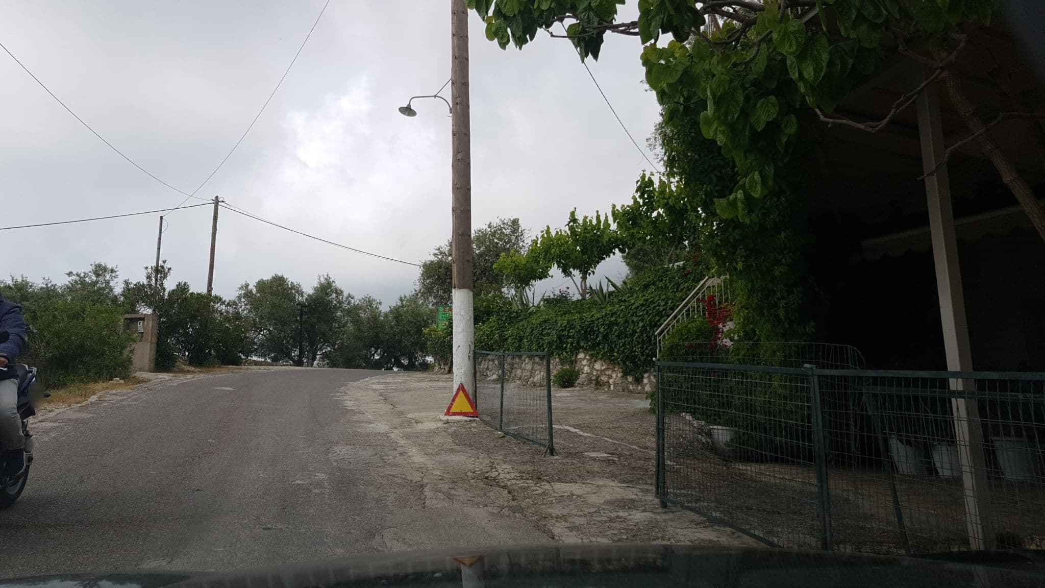 Street view near Aloni Studio, Nidhríon — © roadroid (CC BY-SA · Mapillary)