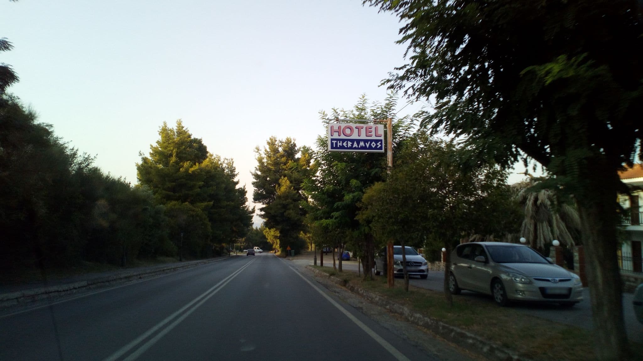 Street view near Theramvos, Pefkochóri — © skarmoutsosv (CC BY-SA · Mapillary)