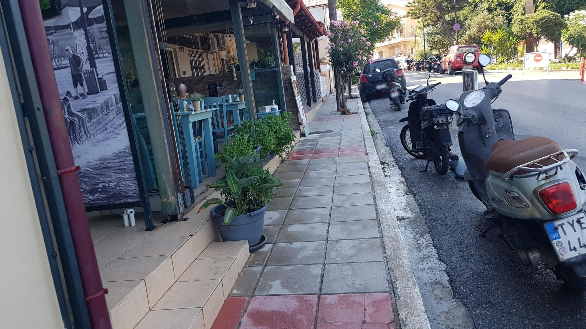 Street view near Arocaria luxe rooms, Chaniá — © dsmm (CC BY-SA · Mapillary)