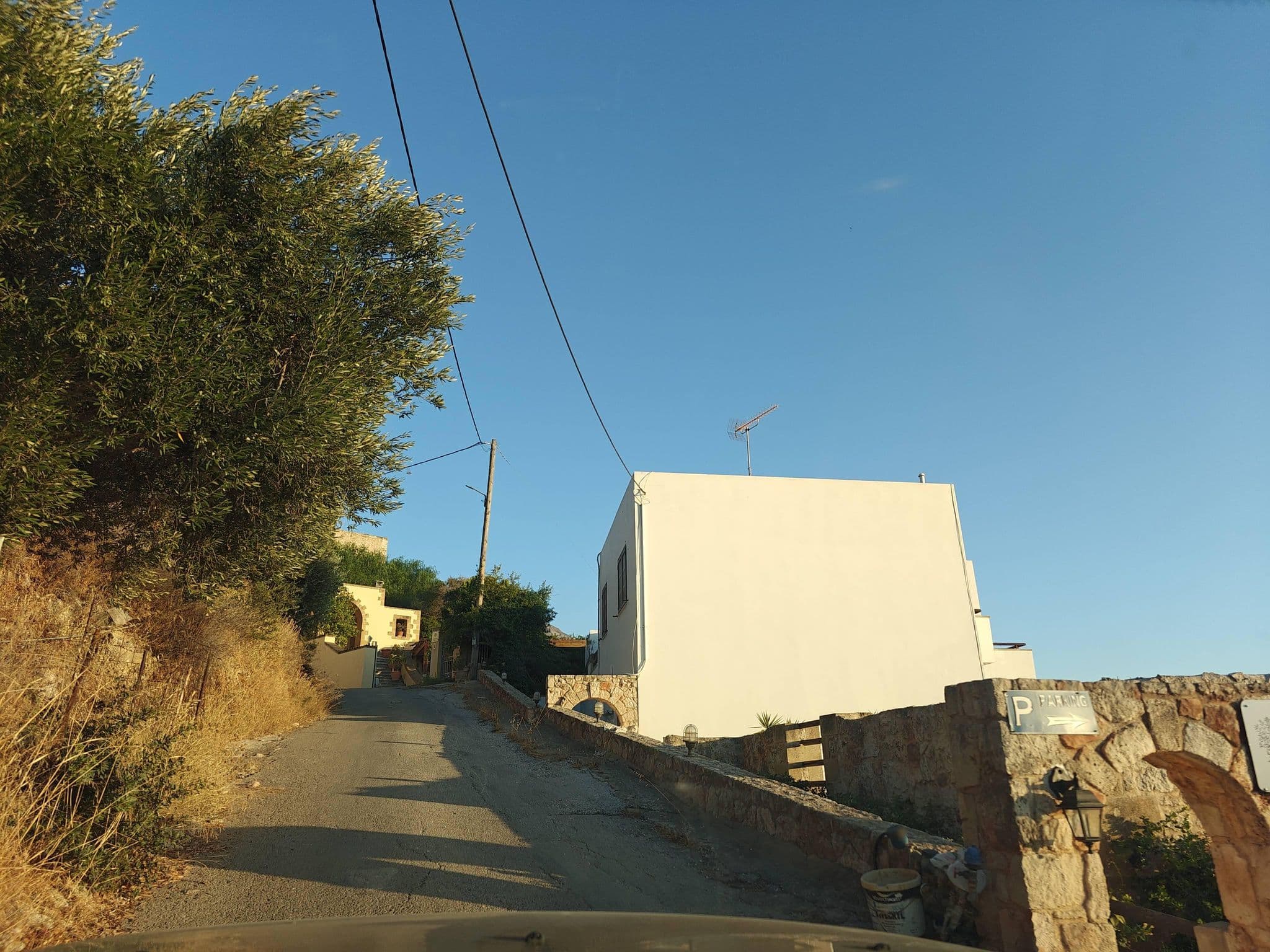 Street view near Kavousi Resort, Kíssamos — © grkpete (CC BY-SA · Mapillary)