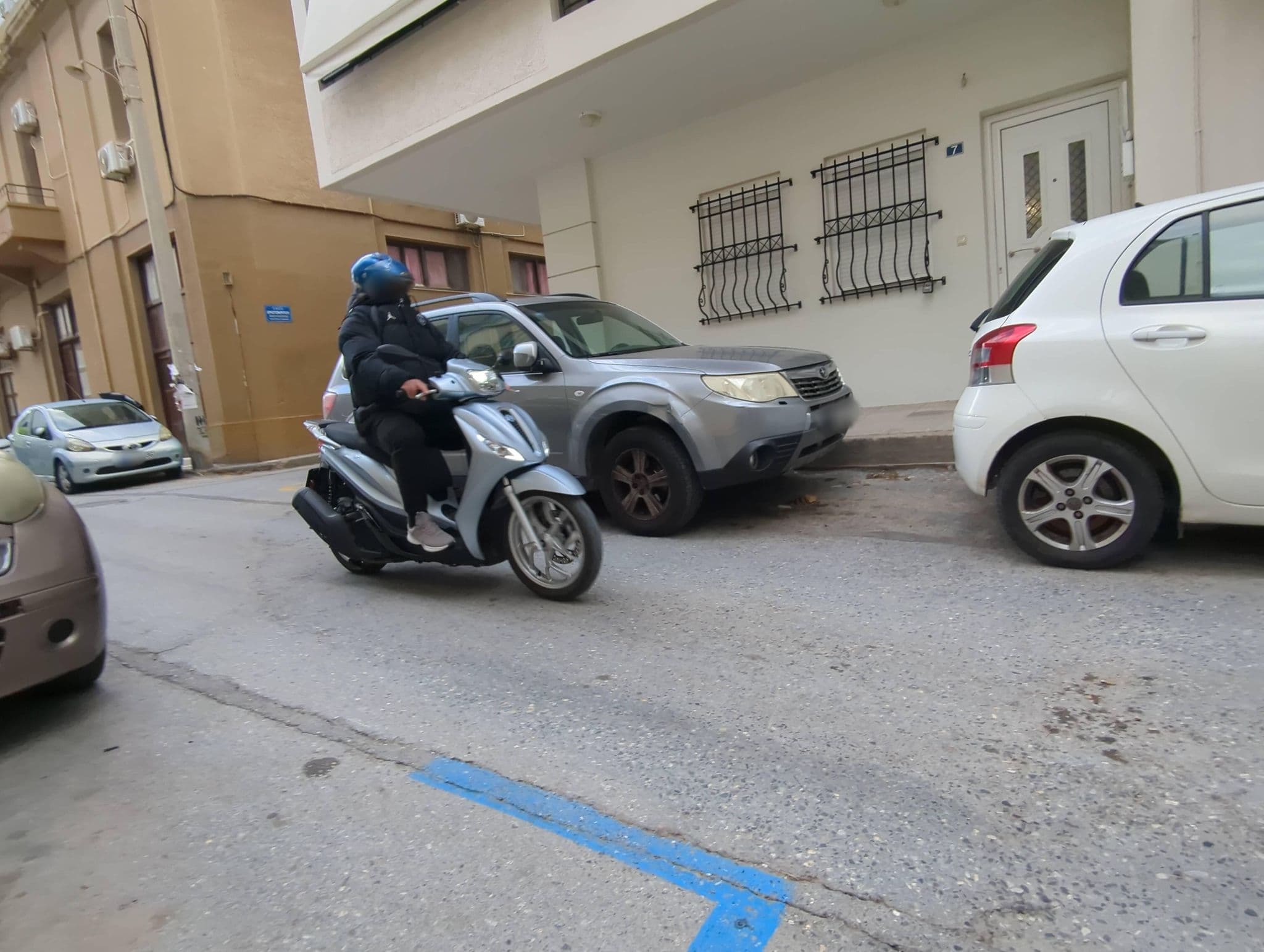 Street view near Heraklion Youth Hostel, Irákleion — © miguel_andrade (CC BY-SA · Mapillary)
