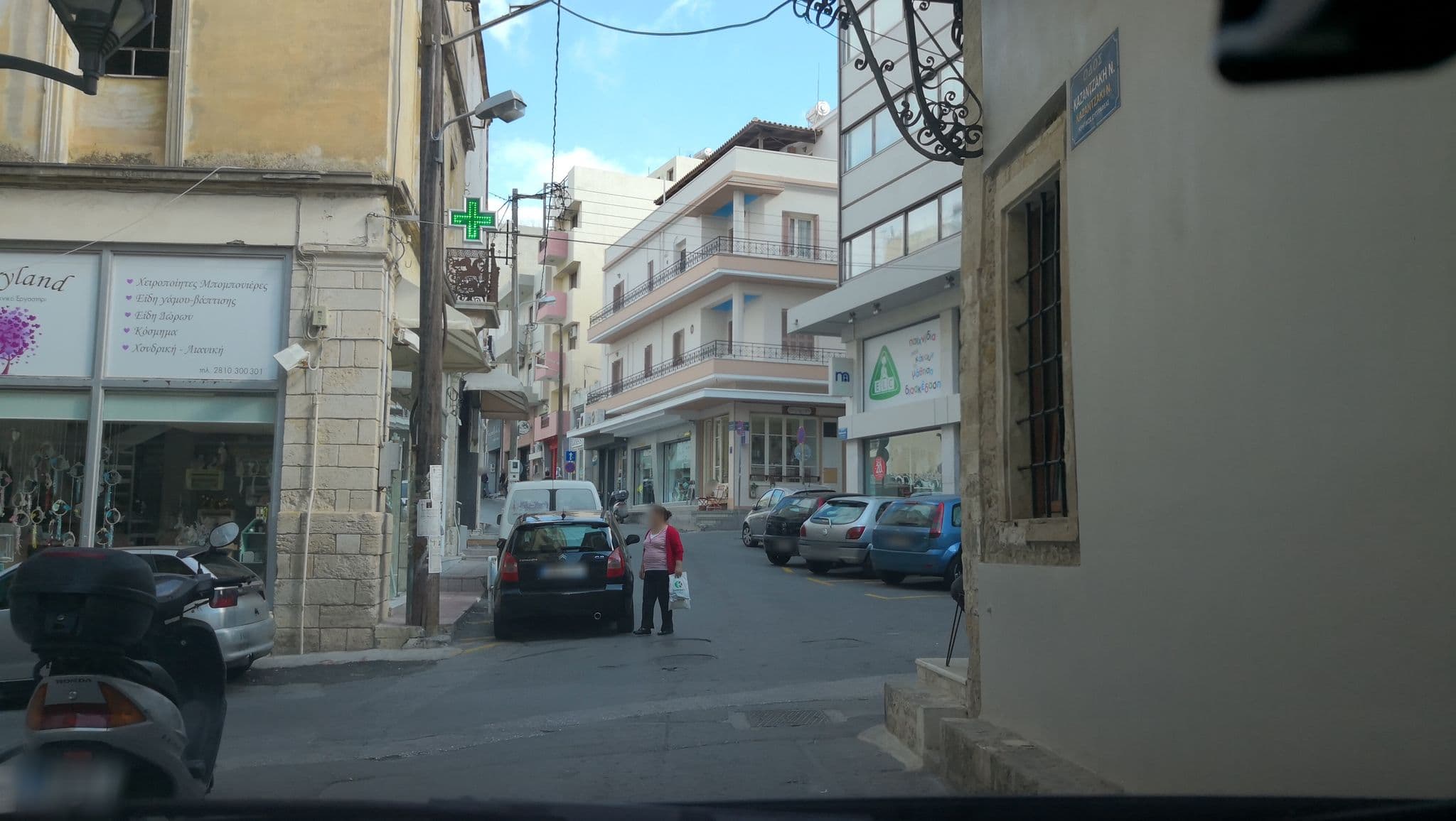 Street view near Veneziano Boutique Hotel, Irákleion — © siti (CC BY-SA · Mapillary)