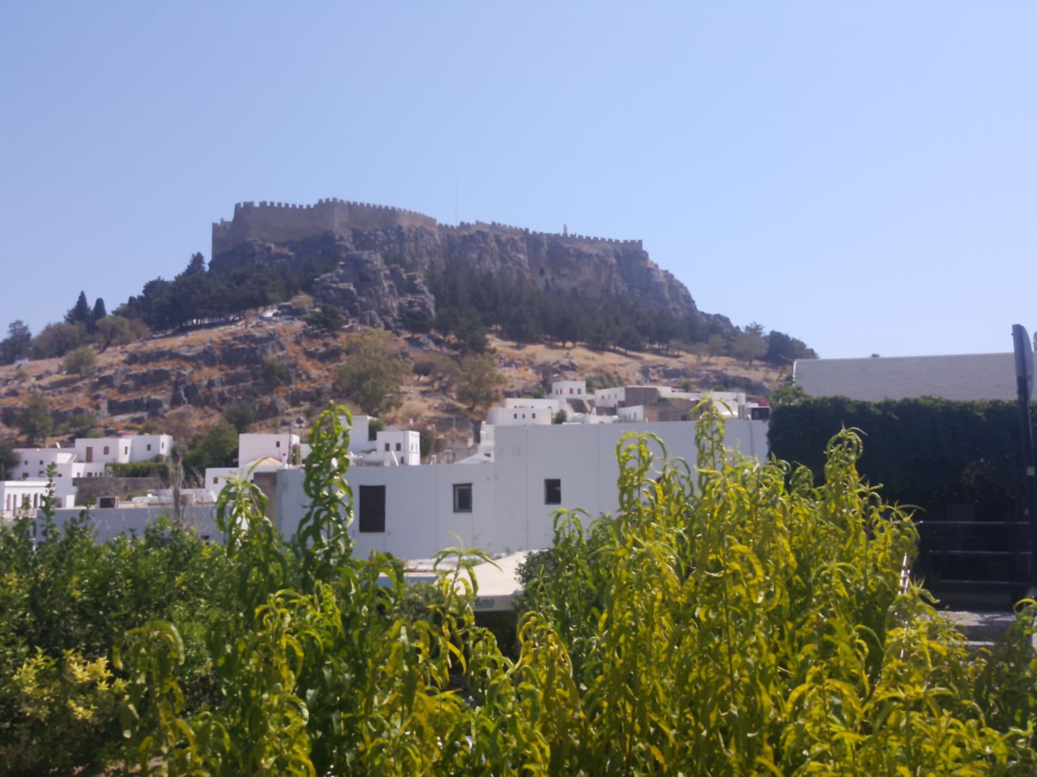 Street view near Eleftheria Lindian Studios, Líndos — © hakan (CC BY-SA · Mapillary)