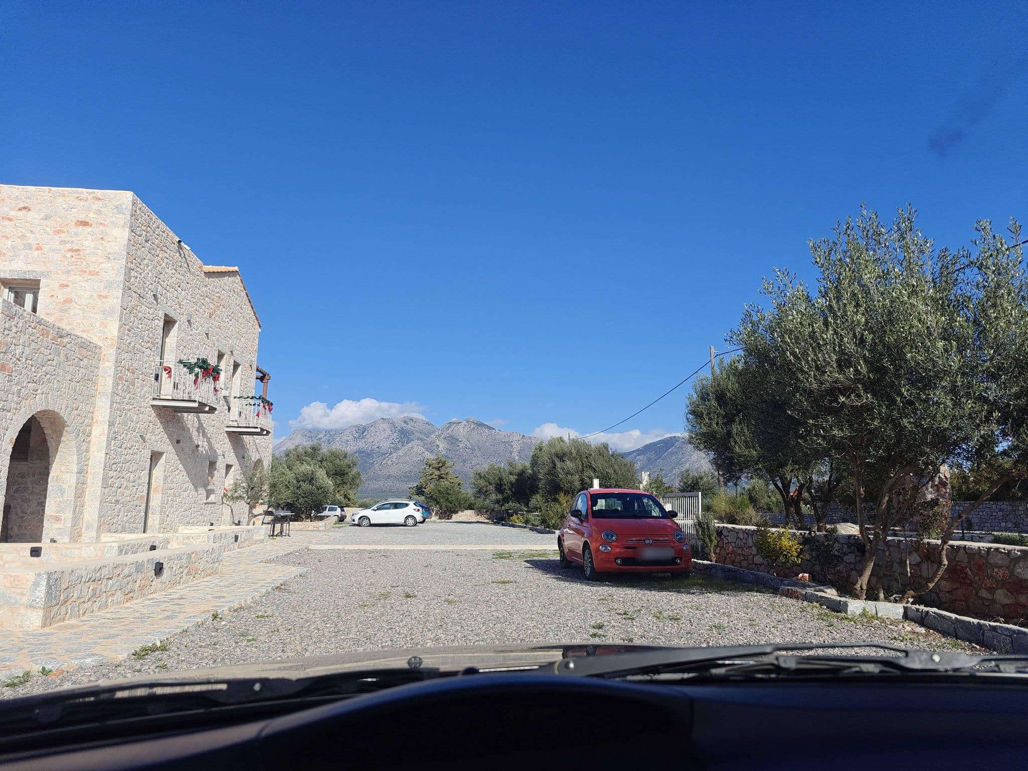 Street view near Terra Di Pietra, Oítilon — © grkpete (CC BY-SA · Mapillary)