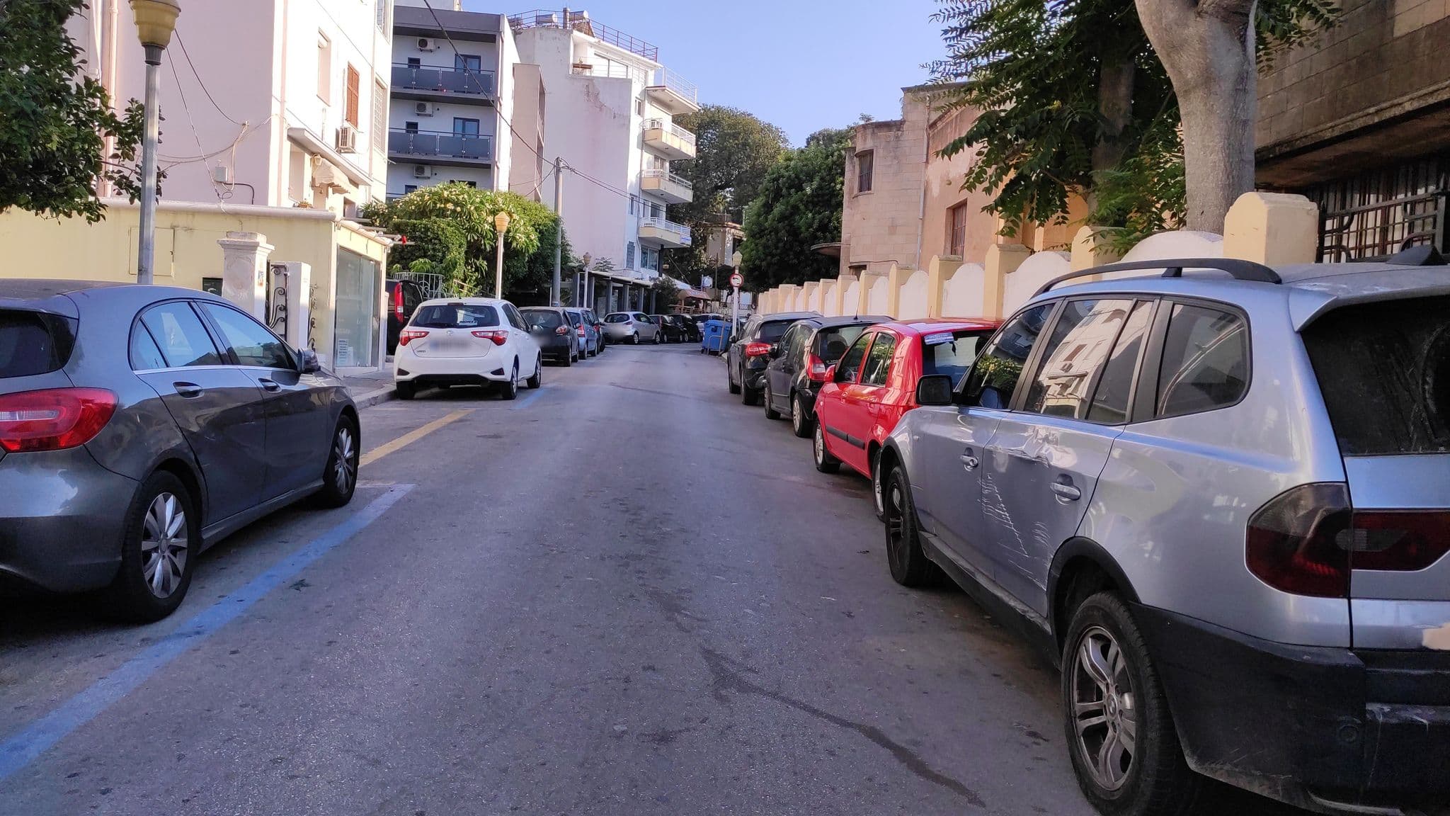 Street view near Annapolis Inn, Ródos