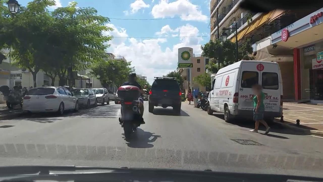 Street view near Mantas, Loutráki — © roadroid (CC BY-SA · Mapillary)