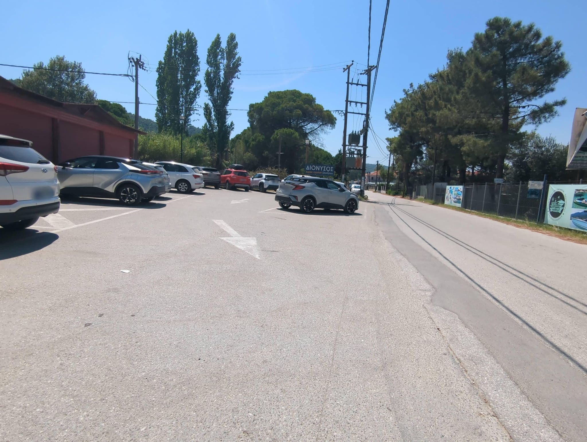 Street view near Dionysos Market, Néos Marmarás — © tr_ck3em (CC BY-SA · Mapillary)
