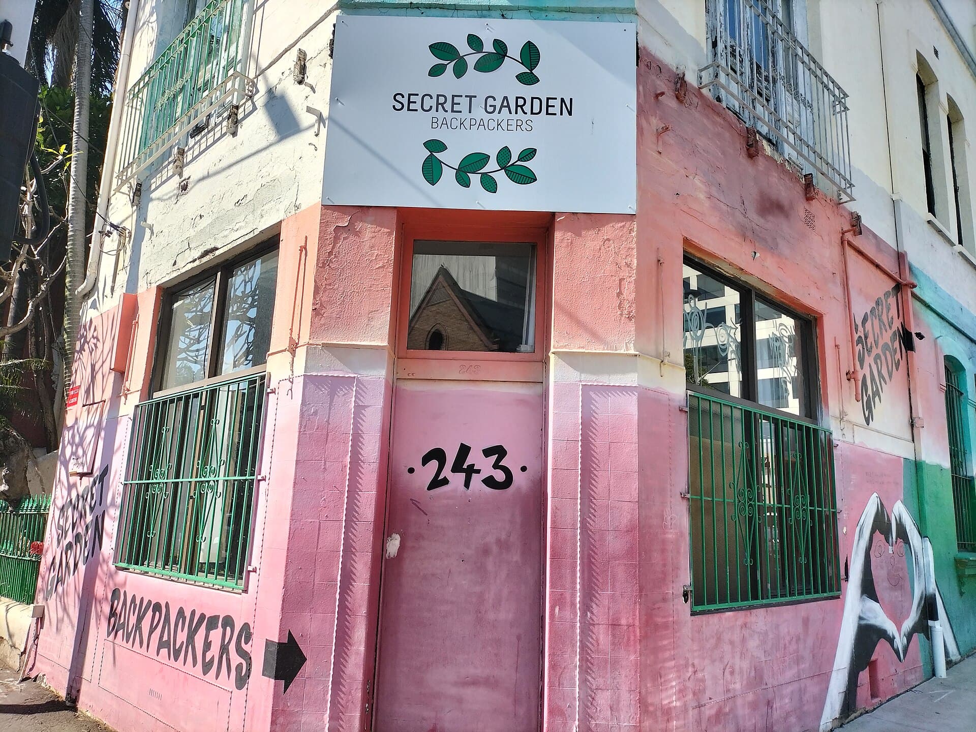 Secret Garden Backpackers (via Wikimedia Commons, CC BY-SA 3.0)