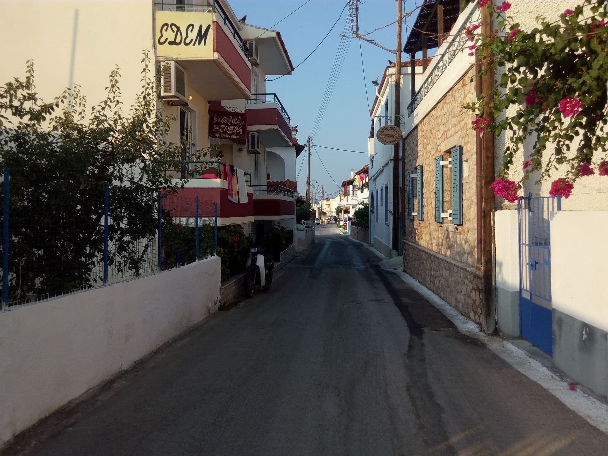 Street view near Kalomoira Apartments, Asopós — © cascafico (CC BY-SA · Mapillary)