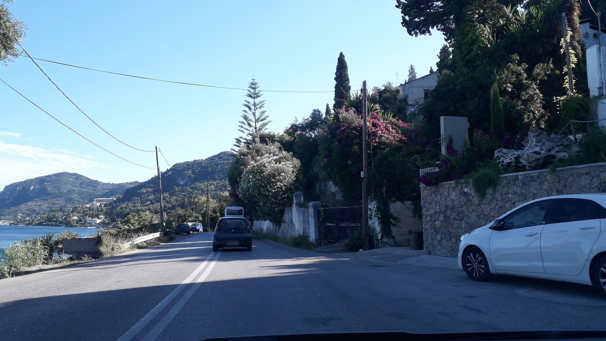 Street view near Eleals Hotel, Kynopiástes — © dli (CC BY-SA · Mapillary)