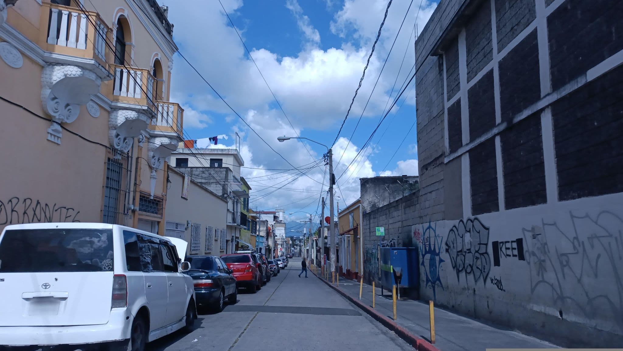 Street view near Hotel Belmont, Guatemala City — © josuepillajo (CC BY-SA · Mapillary)