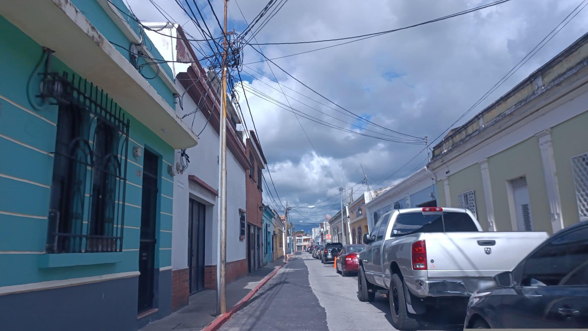 Street view near Posada Belén Museo Inn, Guatemala City — © josuepillajo (CC BY-SA · Mapillary)