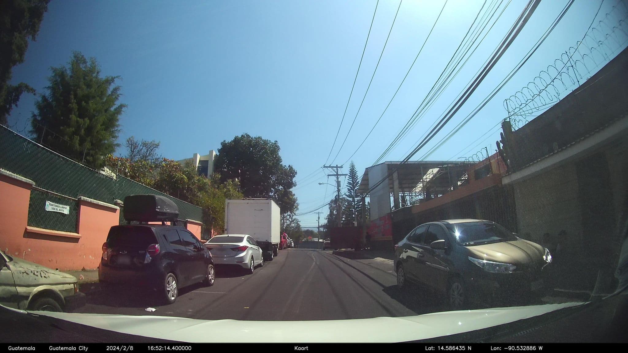 Street view near Hostal Donde Regina, Santa Catarina Pinula — © kaart_2 (CC BY-SA · Mapillary)