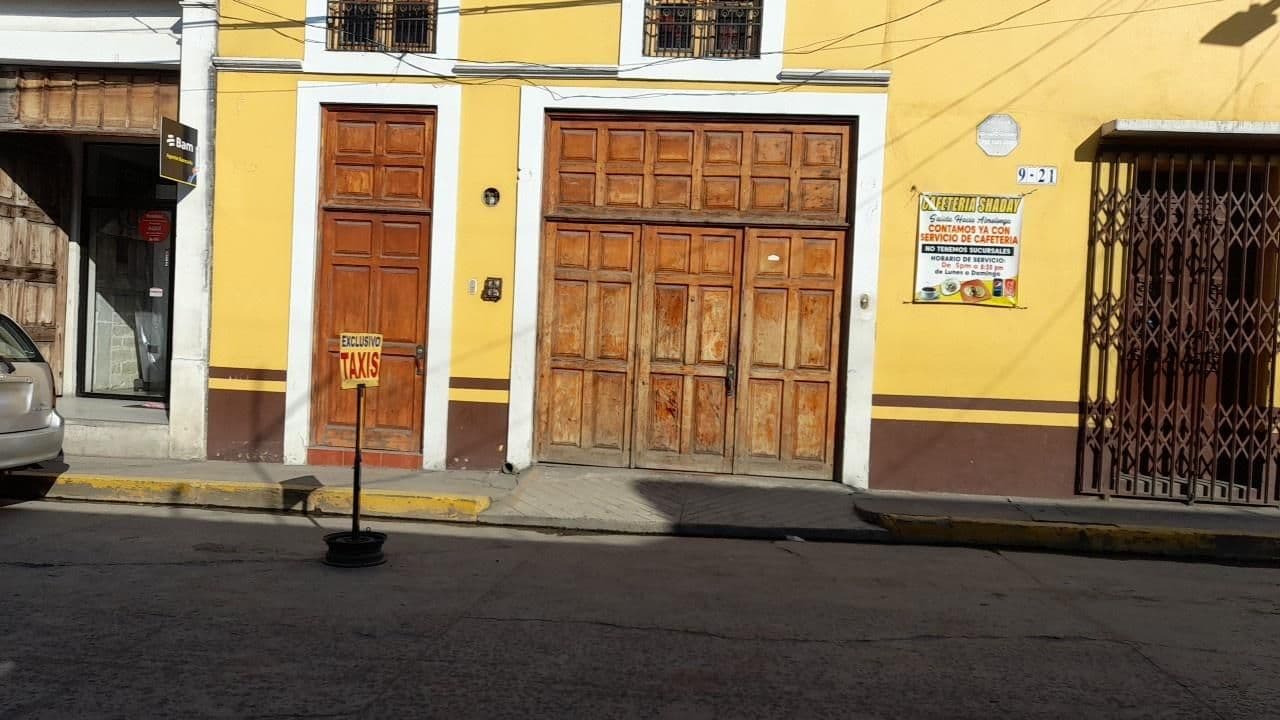 Street view near Kasa Kiwi Hostel & Travel Agency, Quetzaltenango — © LuciaG (CC BY-SA · Mapillary)