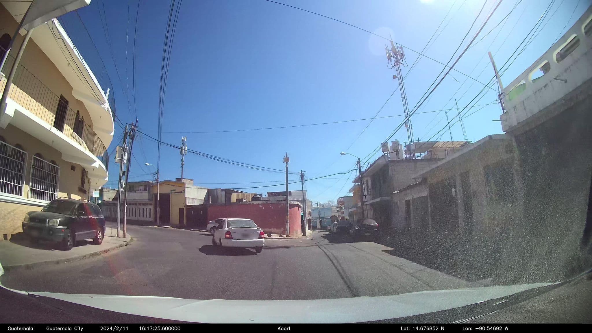 Street view near Hotel Small Ville, Guatemala City — © kaart_2 (CC BY-SA · Mapillary)