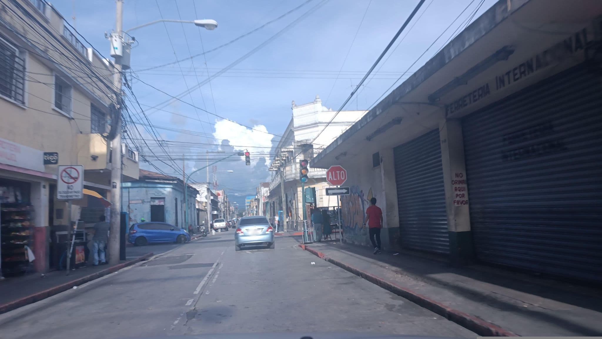 Street view near Hotel Moderno, Guatemala City — © josuepillajo (CC BY-SA · Mapillary)