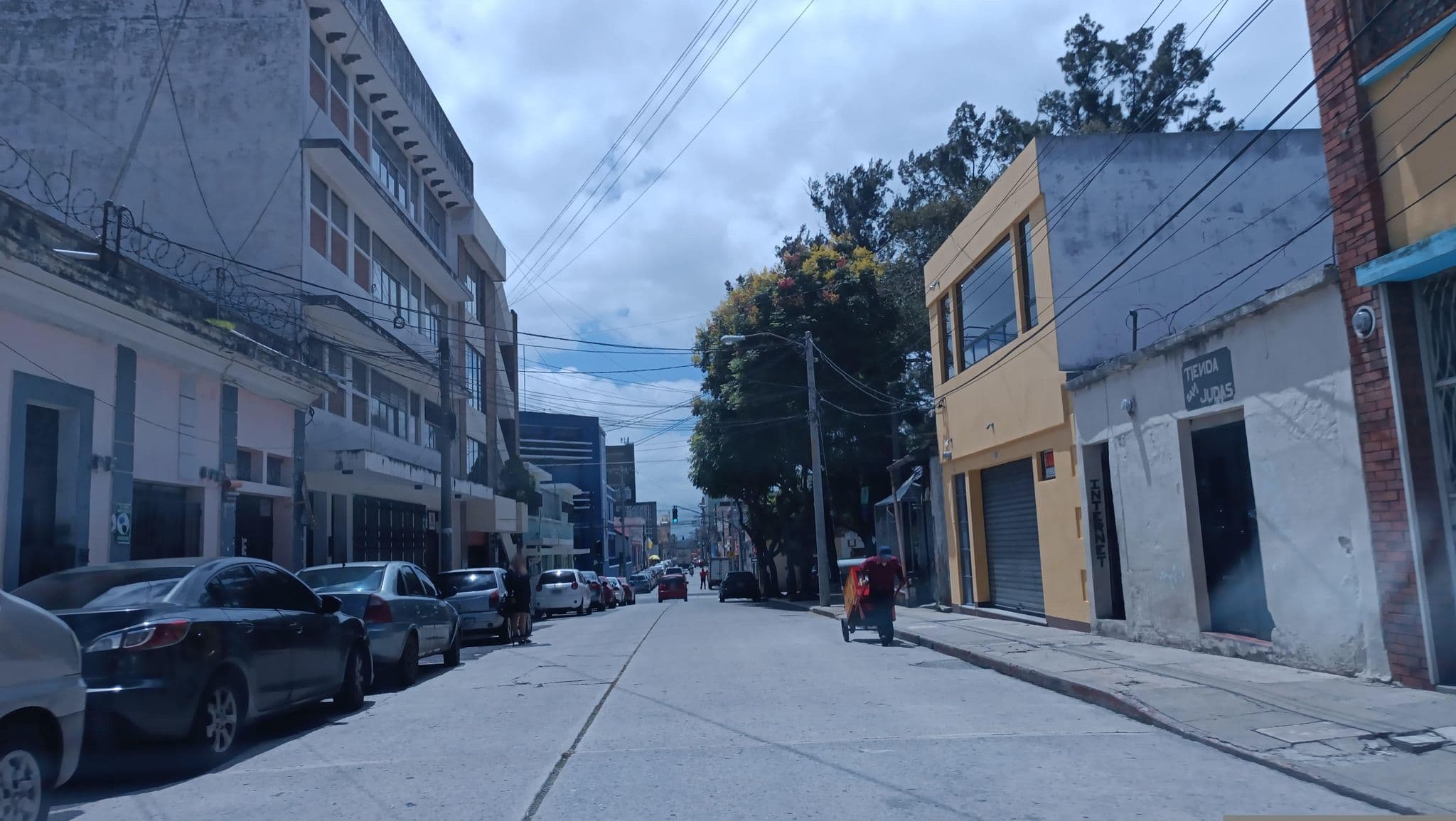 Street view near Hotel San Juan De Dios, Guatemala City — © josuepillajo (CC BY-SA · Mapillary)