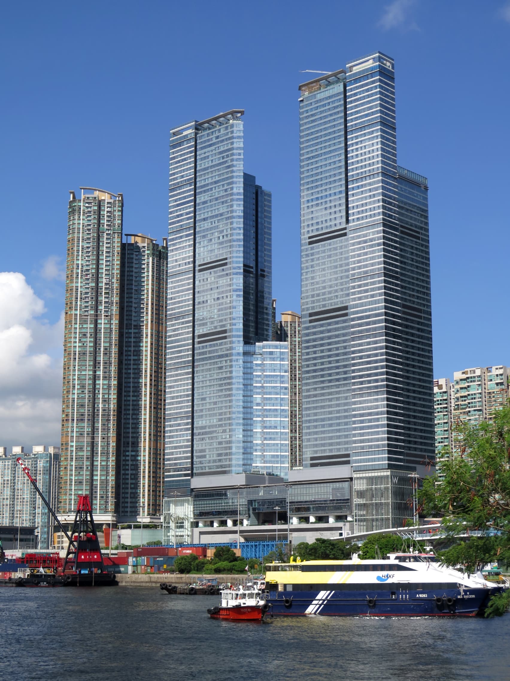 W Hong Kong (via Wikimedia Commons, CC BY 3.0)