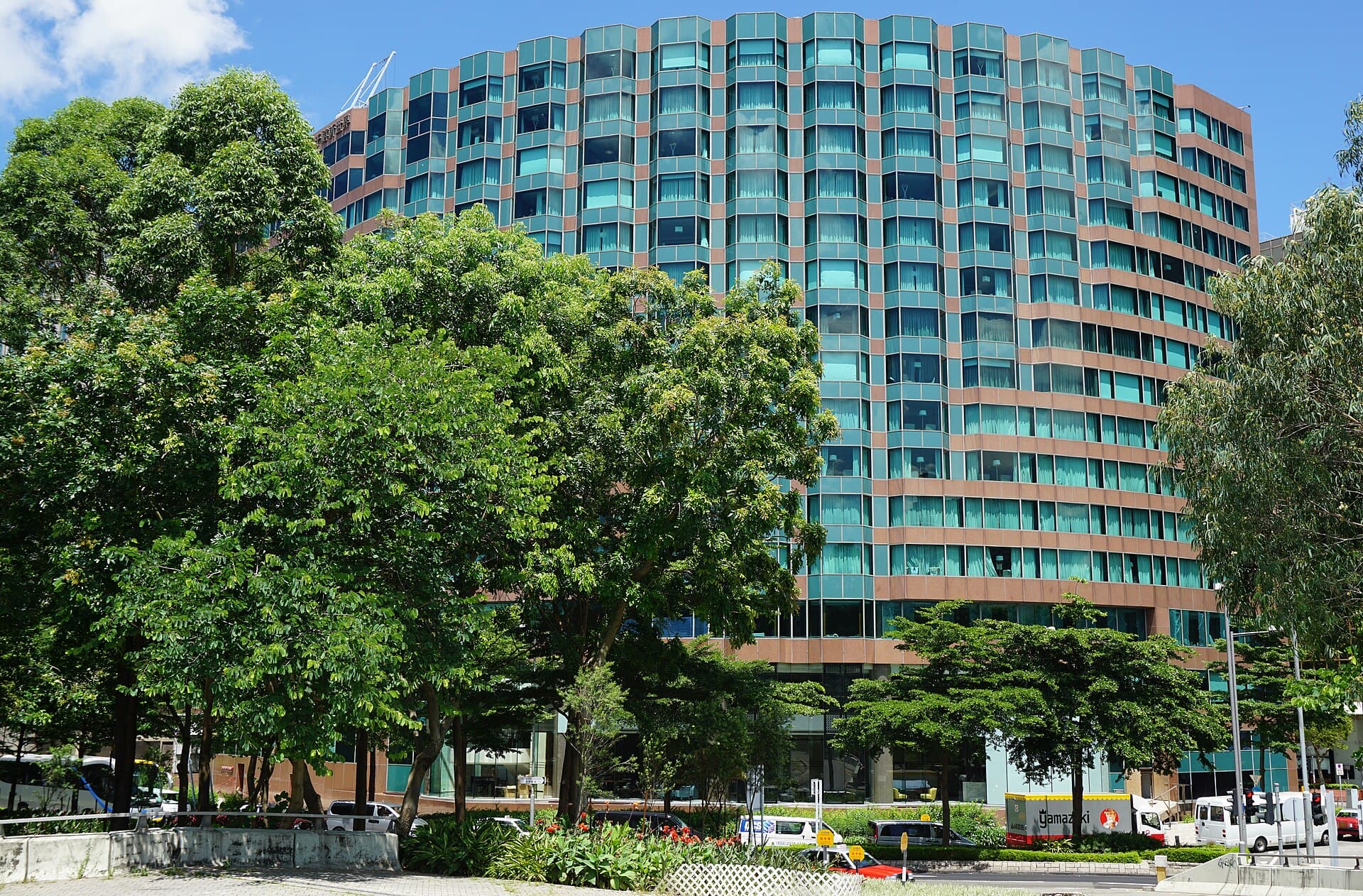 千禧新世界香港酒店 New World Millennium Hong Kong Hotel (via Wikimedia Commons, CC BY-SA 4.0)