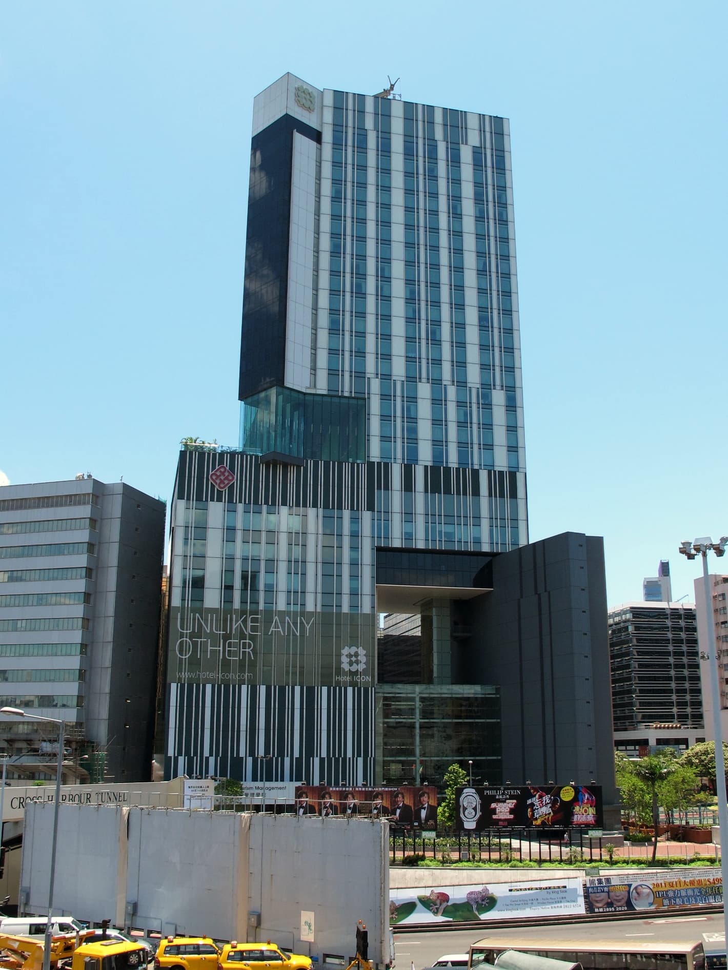 唯港薈 Hotel ICON (via Wikimedia Commons, CC BY 3.0)