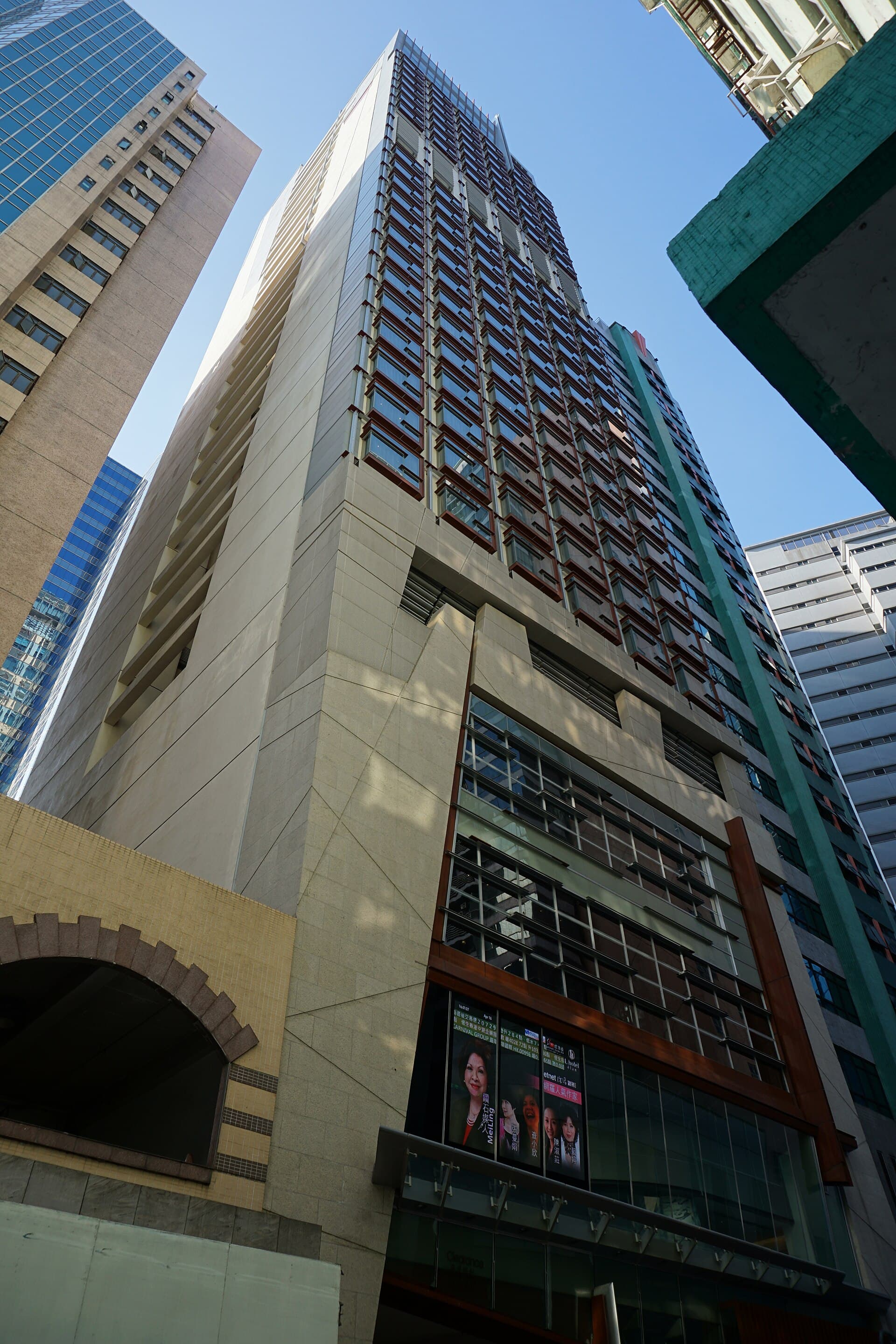 九龍東如心酒店 Nina Hotel Kowloon East (via Wikimedia Commons, CC BY-SA 4.0)