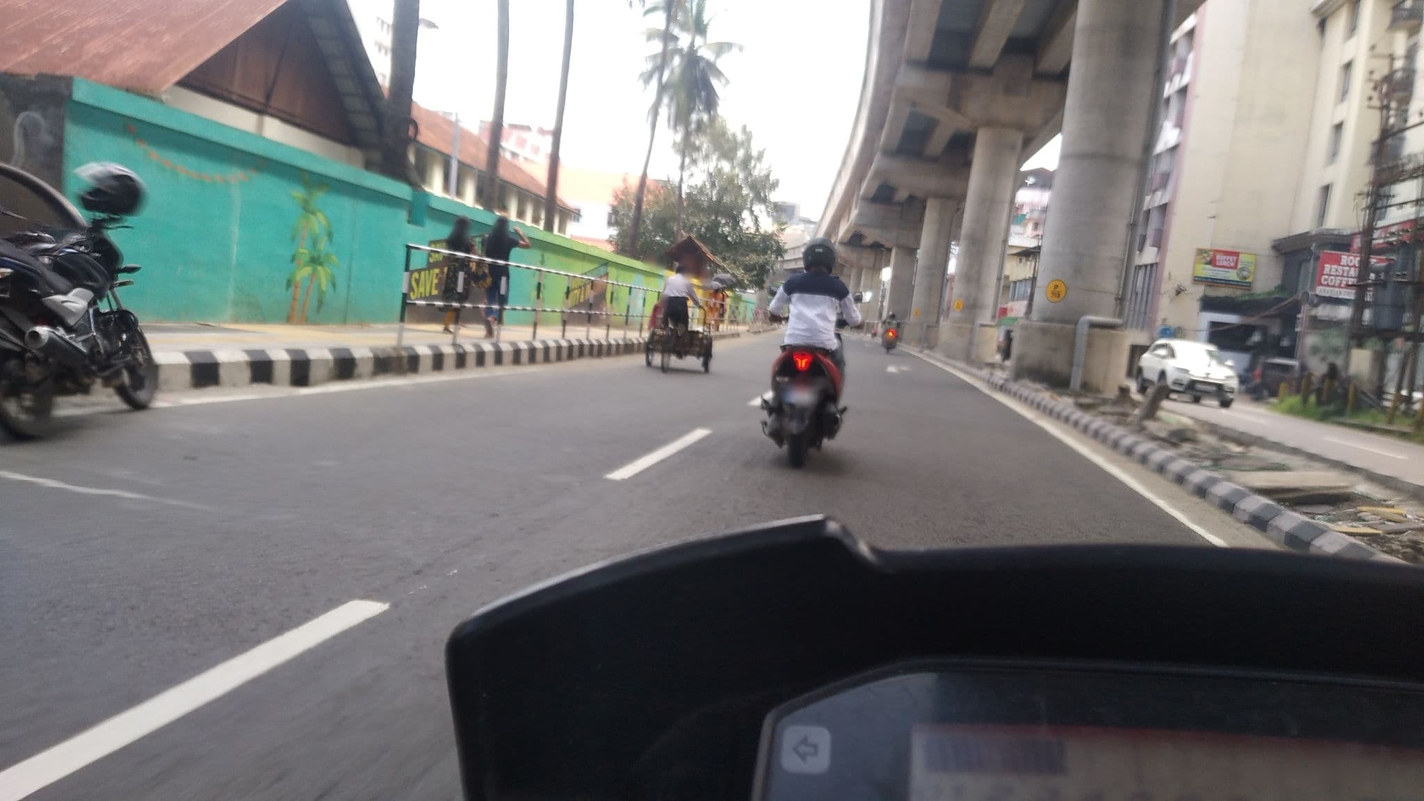 Street view near Grand Hotel, Kanayannur