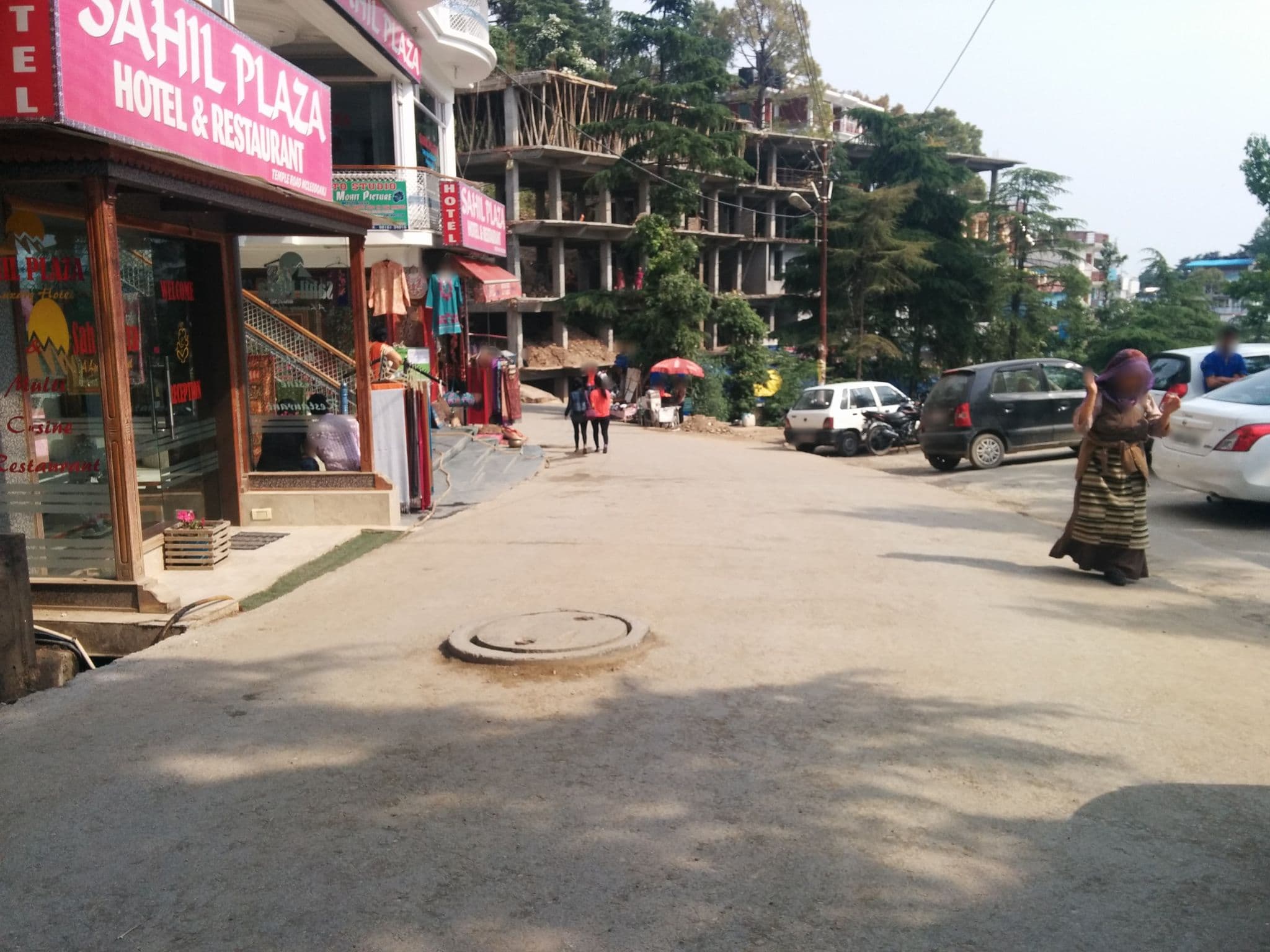 Street view near Sahil Plaza, Dharamsala