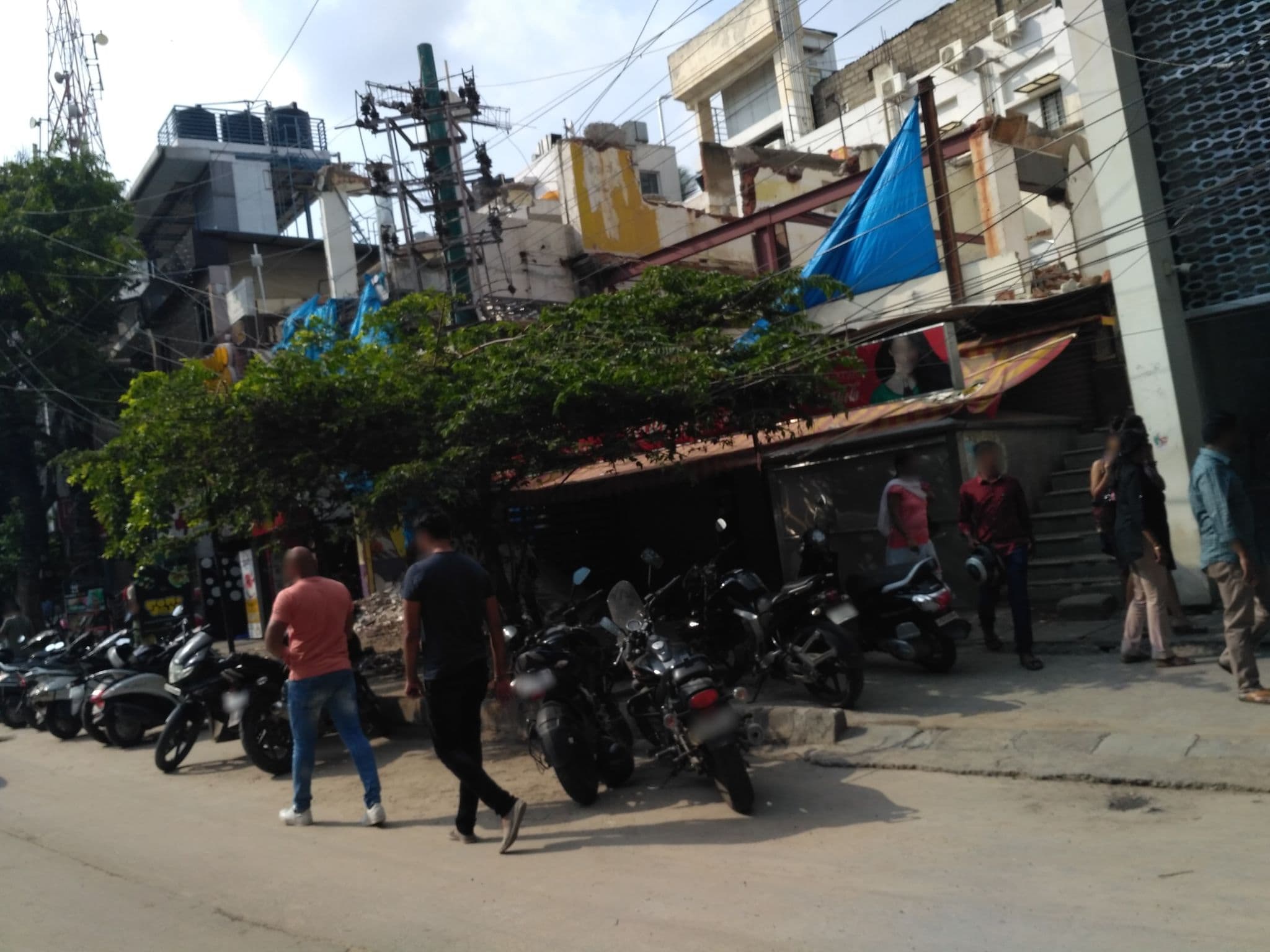 Street view near Terminus, Bengaluru