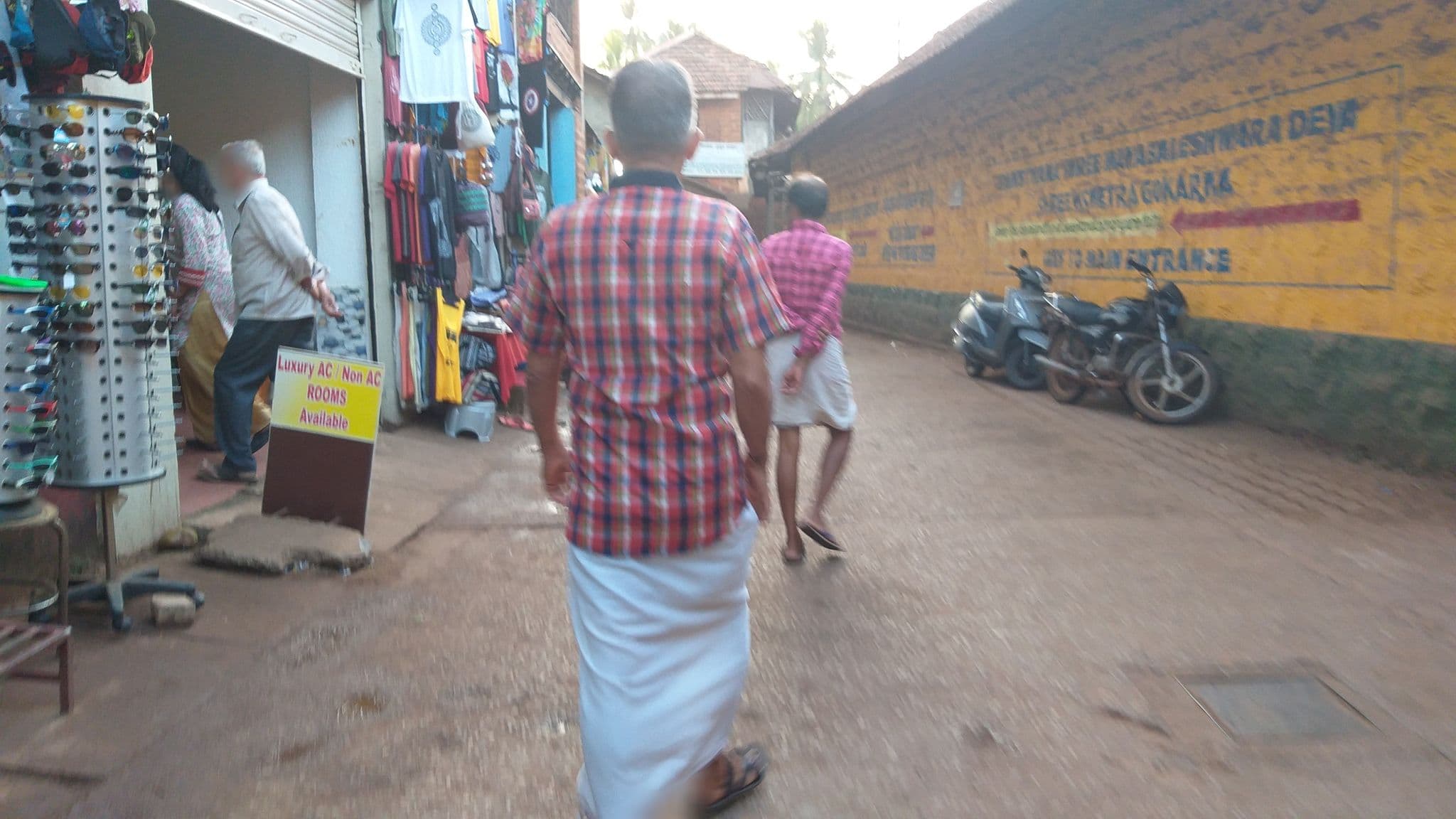 Street view near Padami Laxmi, Gokarna