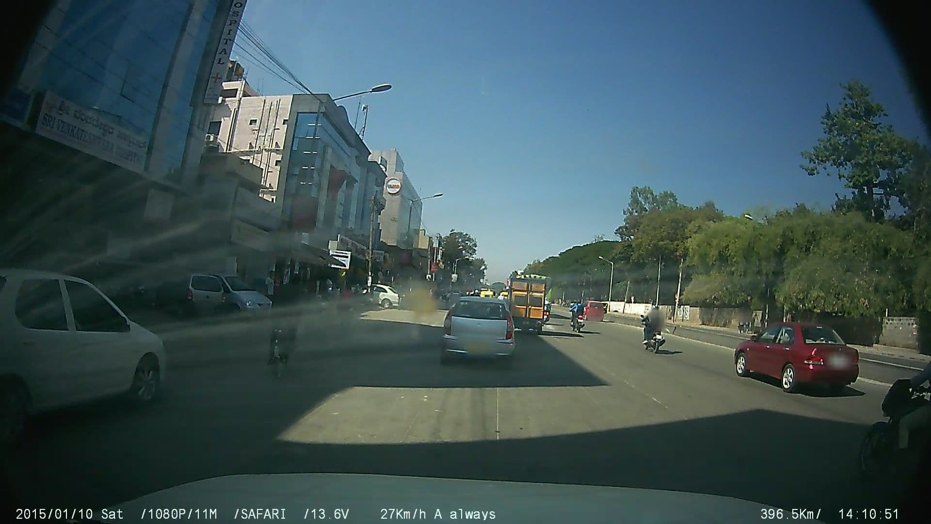 Street view near Royal Comforts, Bengaluru