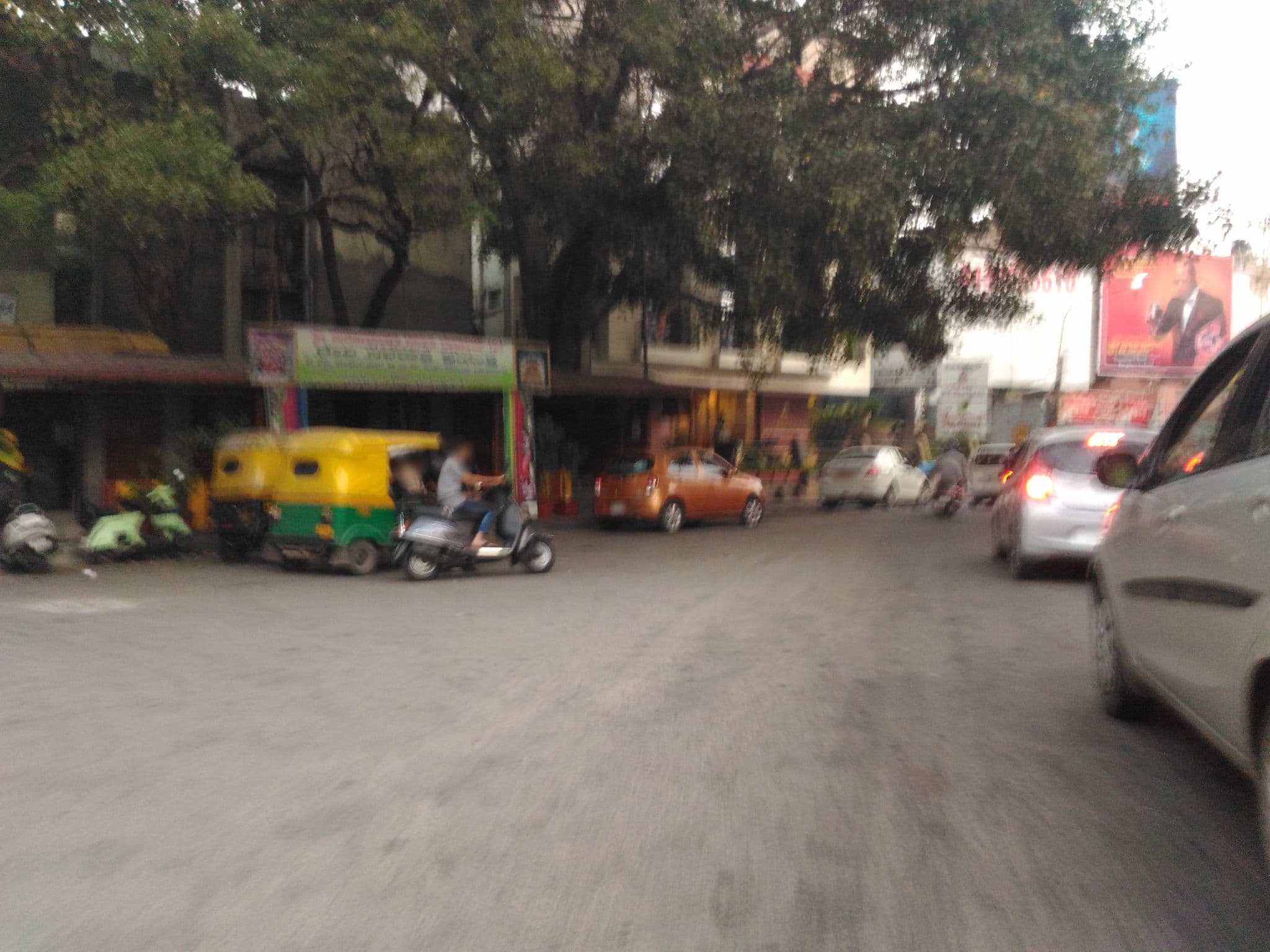 Street view near Hotel Geo, Bengaluru