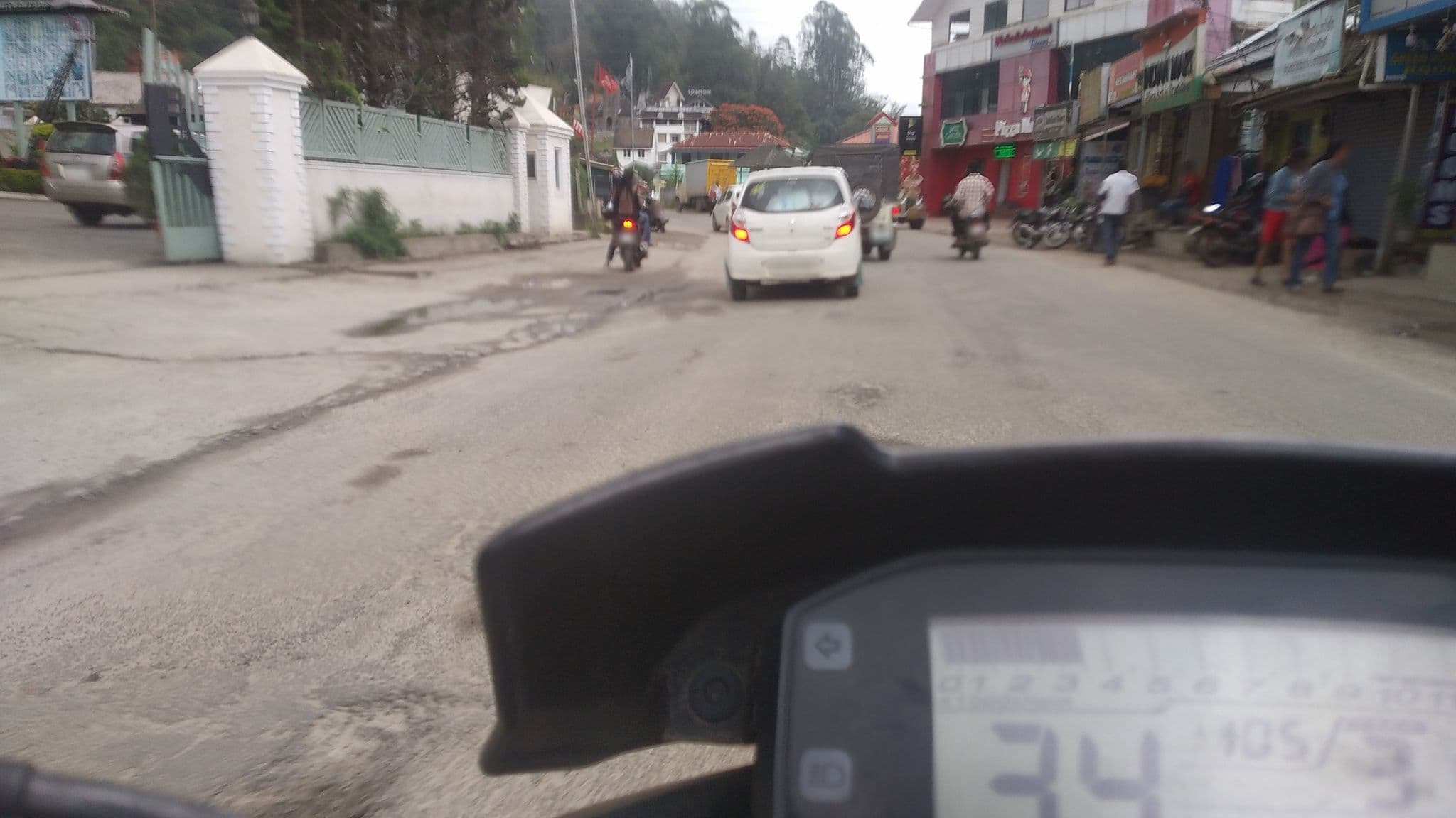 Street view near Silver Tips, Munnar