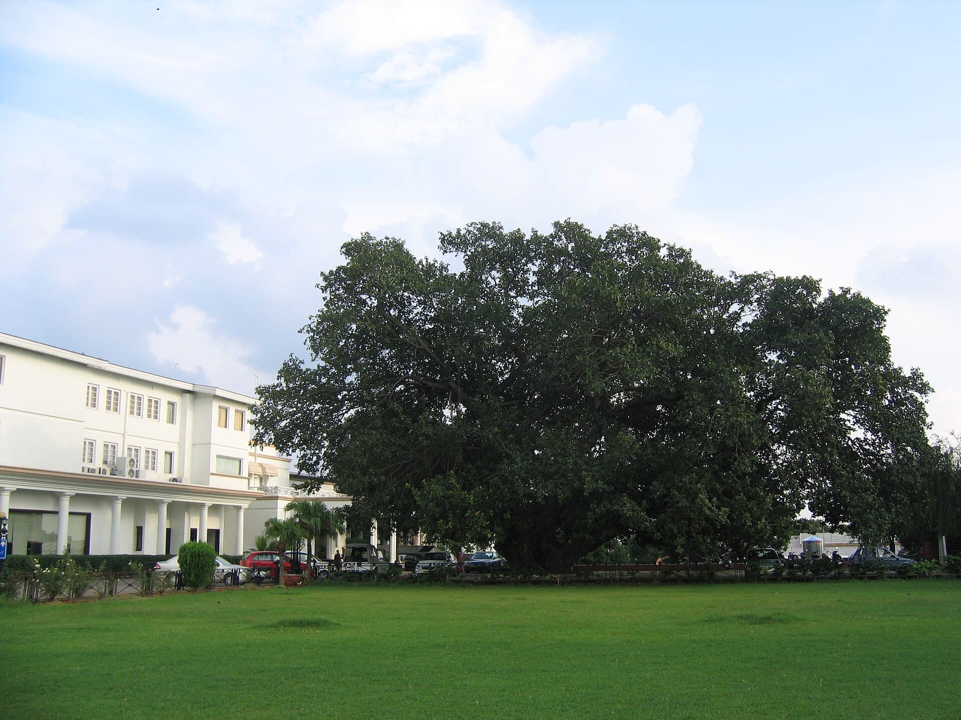 Hari Niwas Palace Hotel (via Wikimedia Commons, CC BY-SA 3.0)