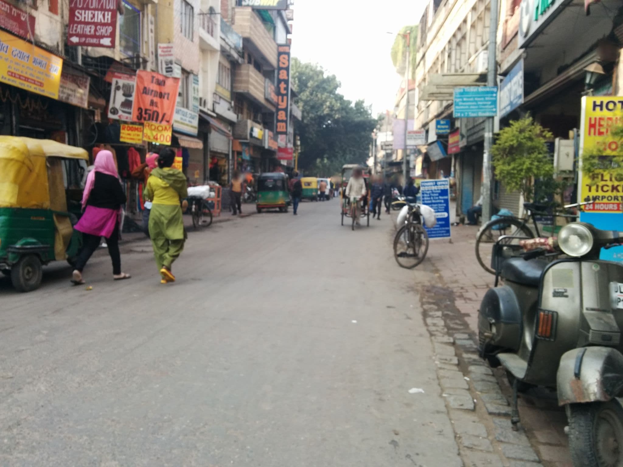 Street view near Sapna, New Delhi — © sashazykov (CC BY-SA · Mapillary)