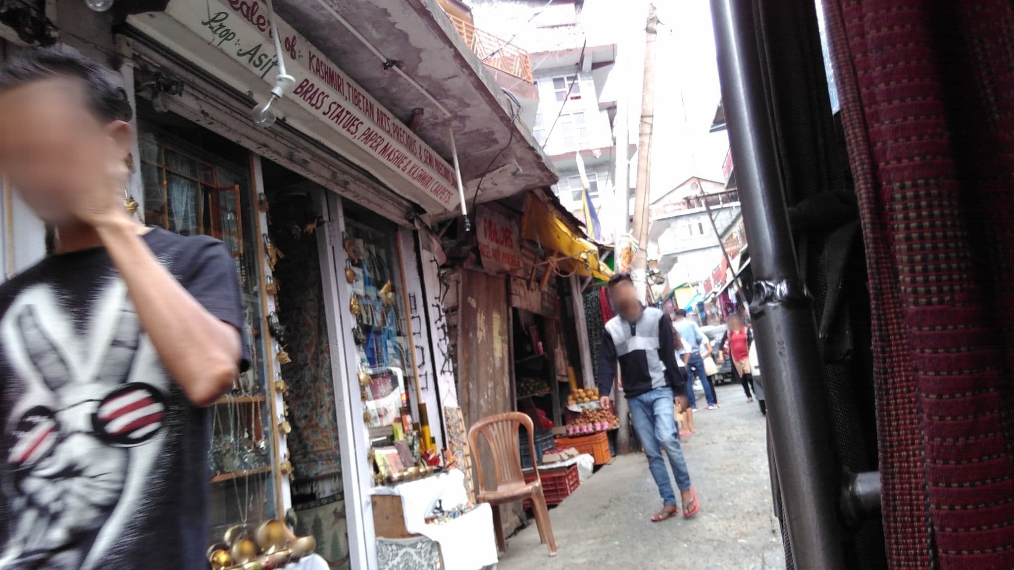 Street view near Sonam Guest House, Kulu