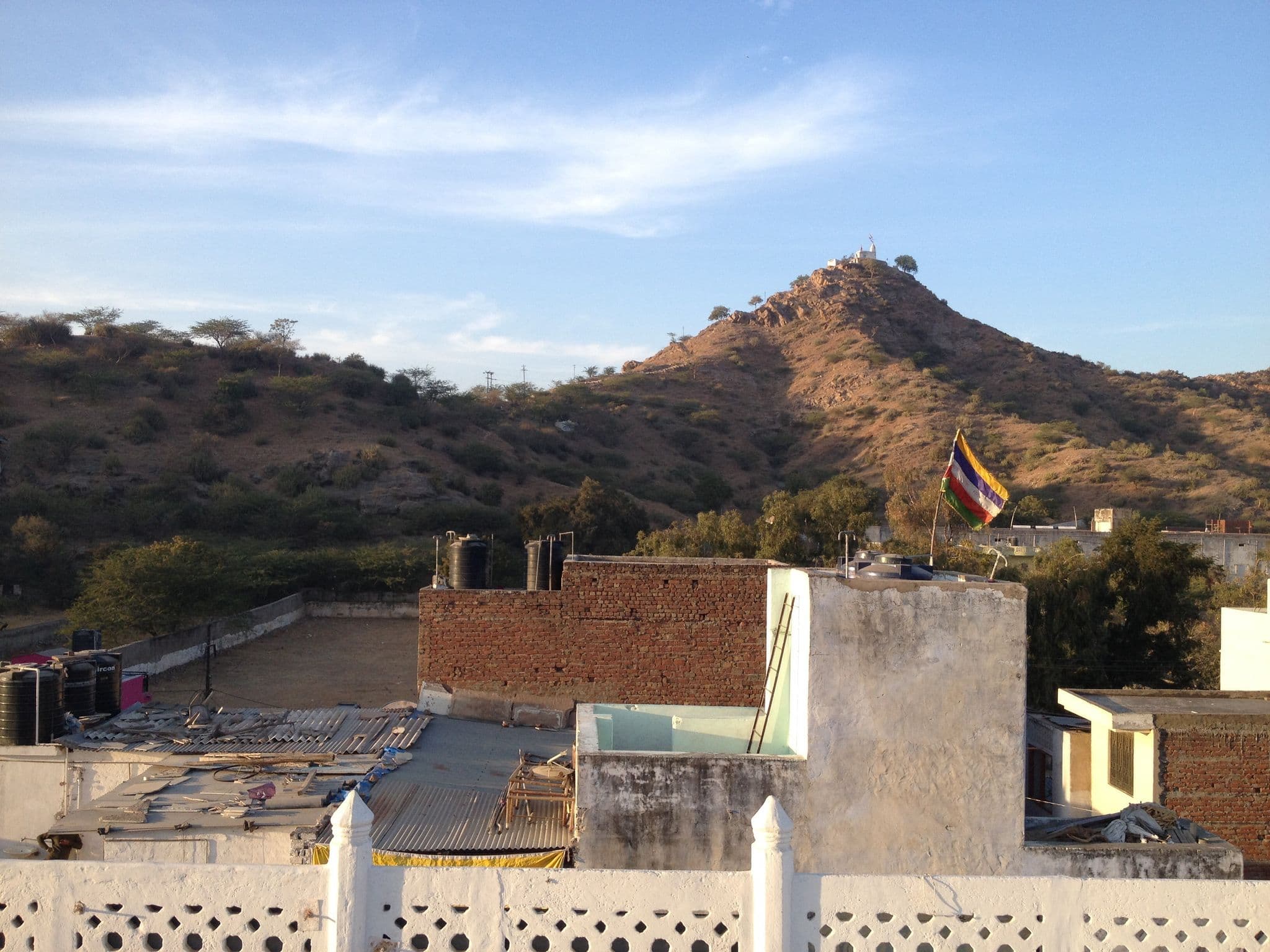 Street view near Maharaja, Pushkar — © elisetufvesson (CC BY-SA · Mapillary)