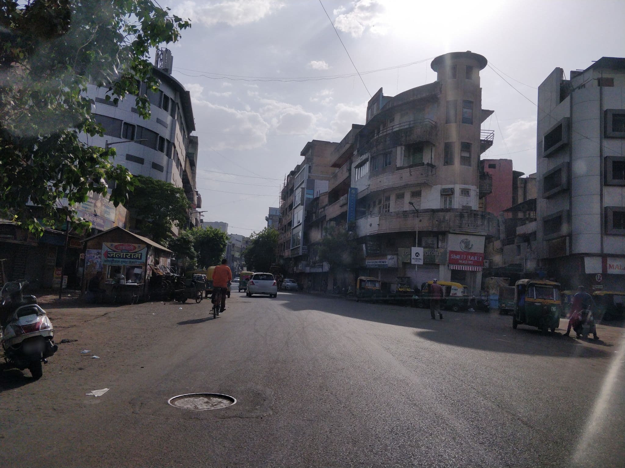 Street view near Paris Hotel, Ahmedabad — © abidandroid286 (CC BY-SA · Mapillary)