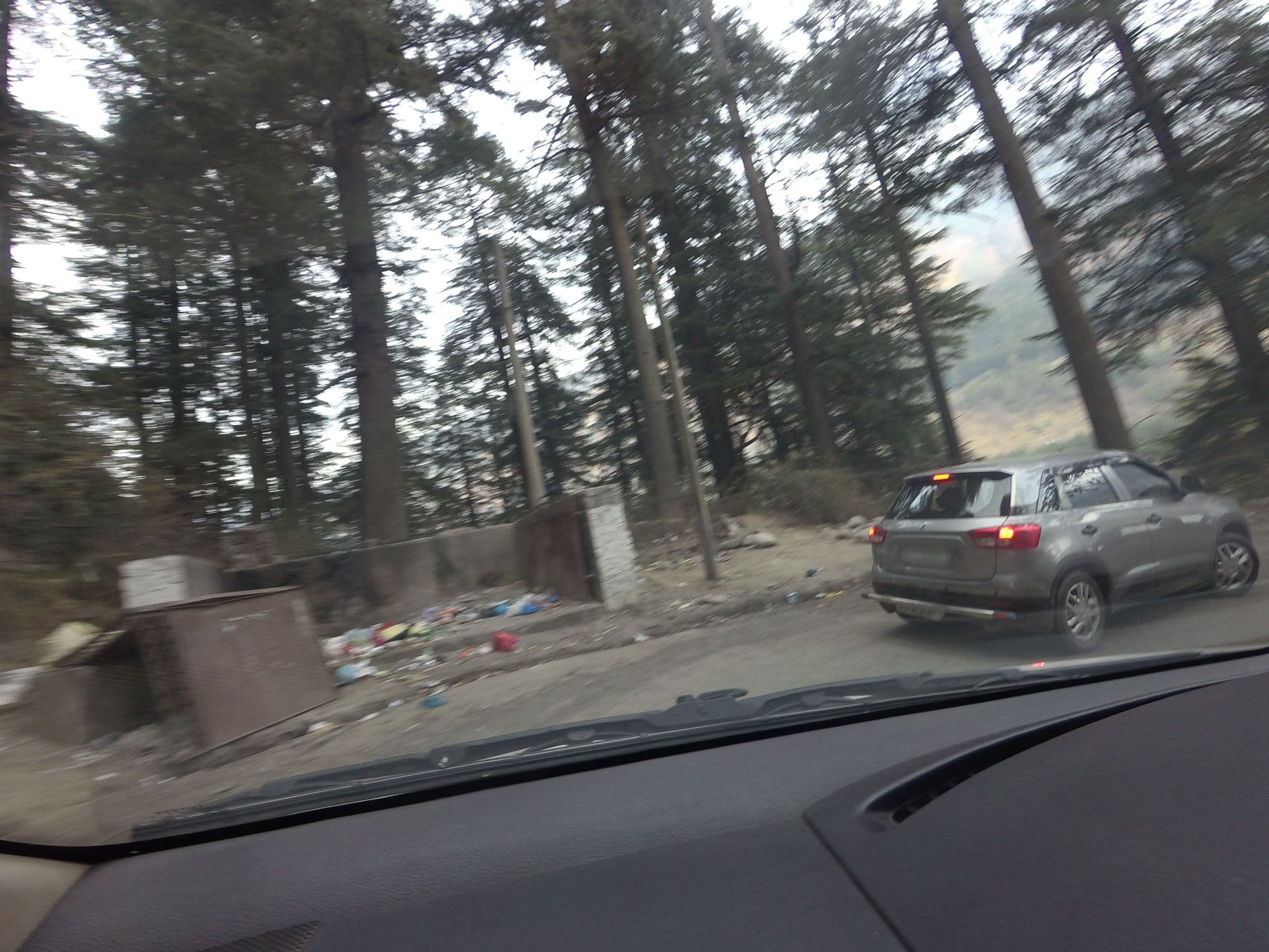 Street view near Broadways Inn, Kulu