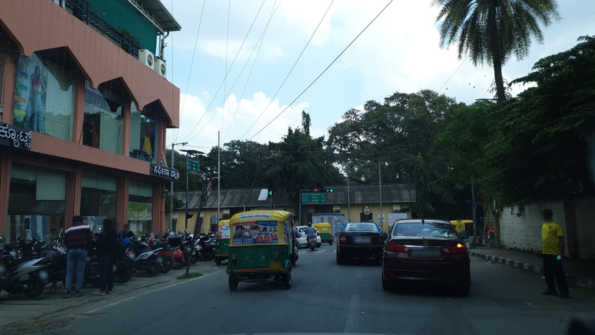 Street view near Hotel Safina, Bengaluru