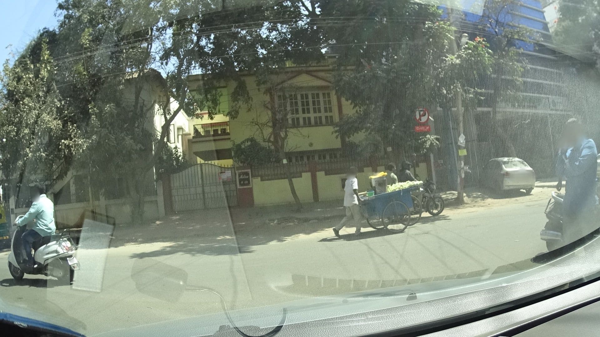 Street view near Royal Shades, Bengaluru
