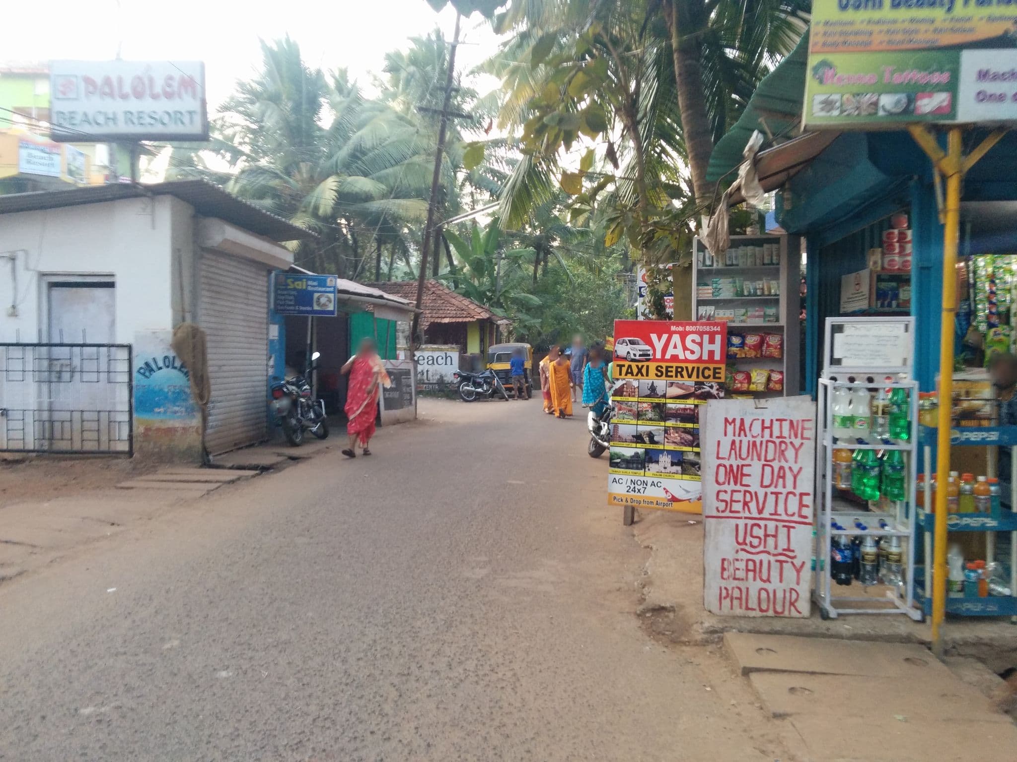 Street view near Wavelet Beach Resort, Kānkon — © sashazykov (CC BY-SA · Mapillary)