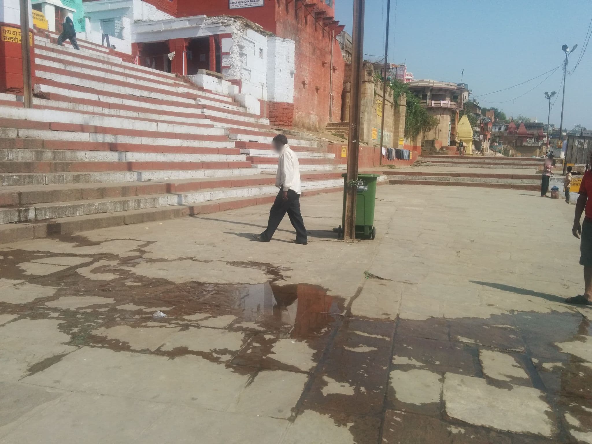 Street view near Kedareswar, Varanasi