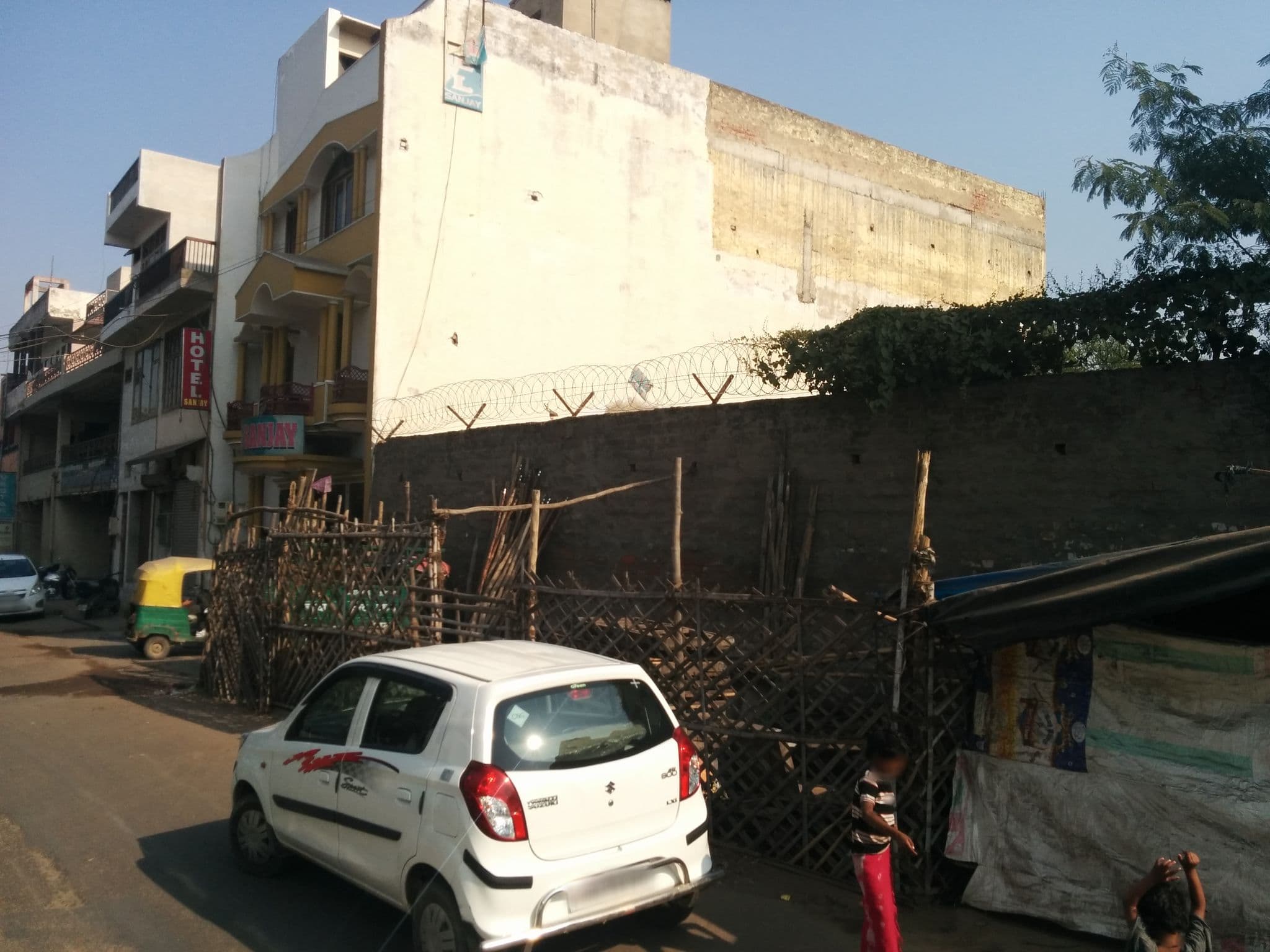 Street view near Sanjay hotel, Agra — © sashazykov (CC BY-SA · Mapillary)