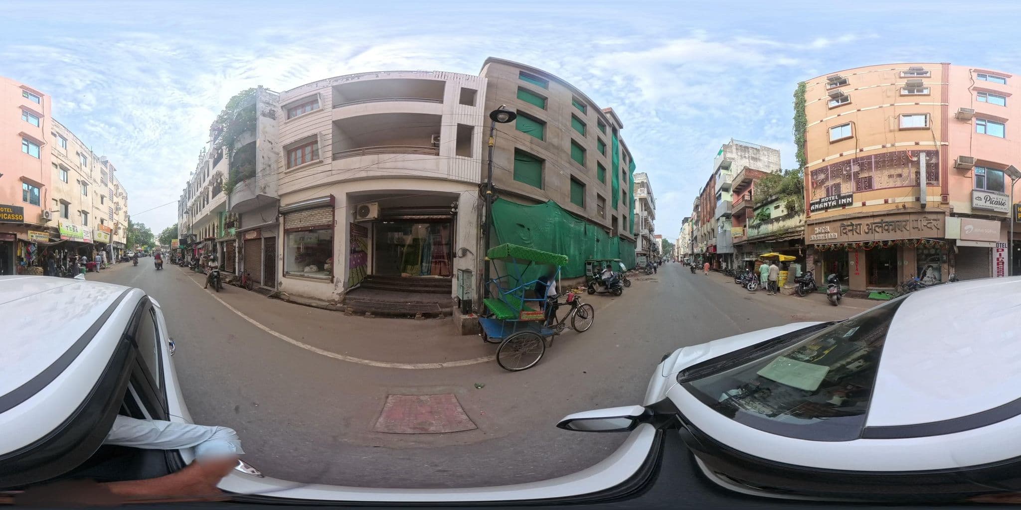 Street view near M.K.P. Guest House, Varanasi