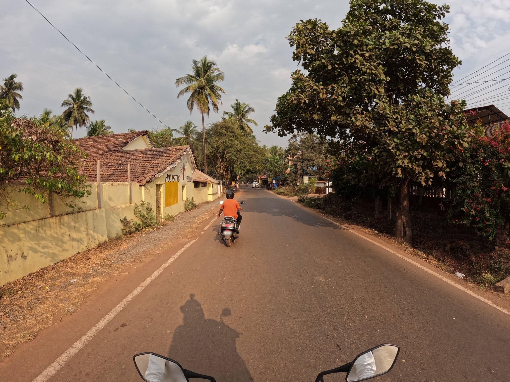 Street view near NomadGao Vilanova Coworking and Coliving, Anjuna — © lucomsky (CC BY-SA · Mapillary)
