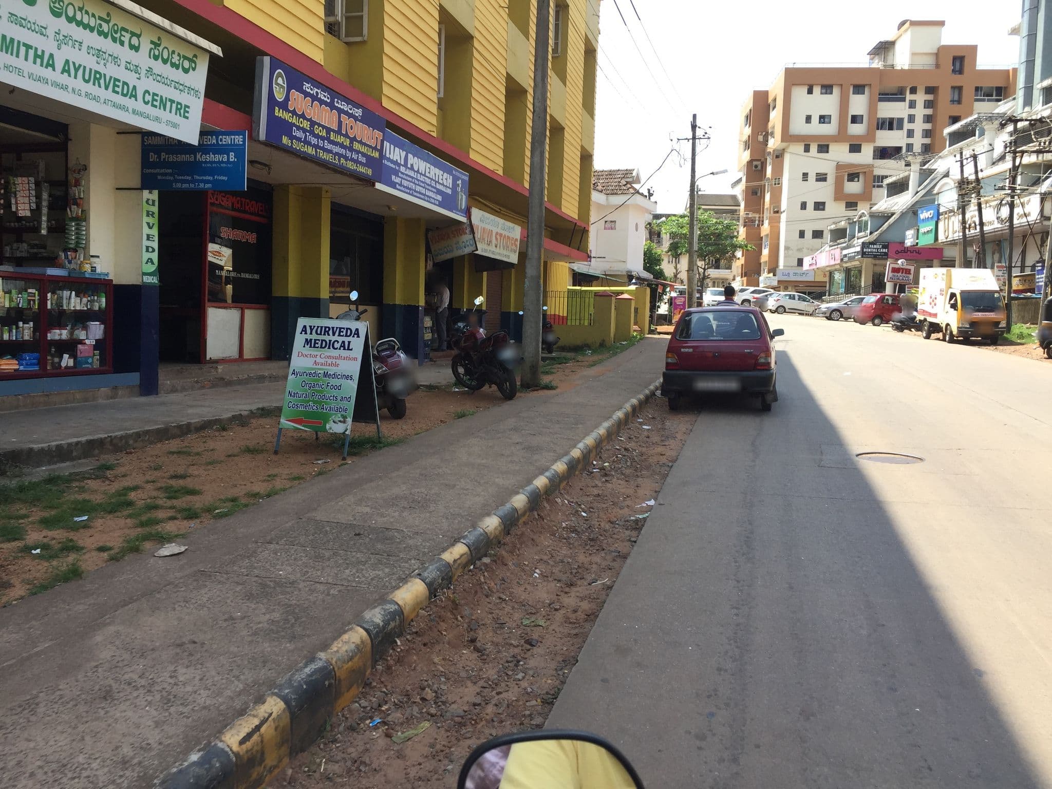 Street view near Vijaya Vihar, Mangaluru — © piyusht (CC BY-SA · Mapillary)