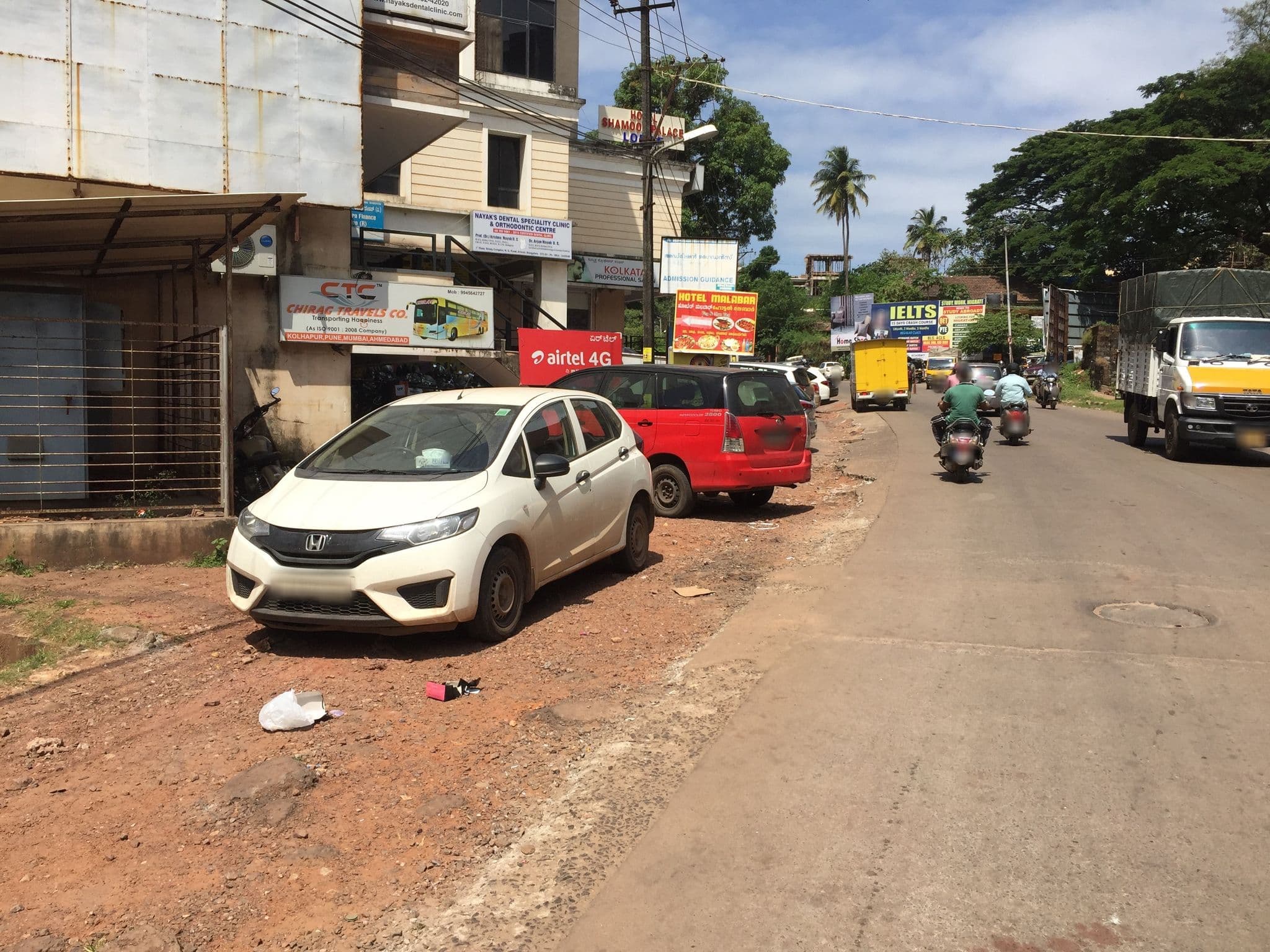 Street view near Shamoon Palace, Mangaluru — © piyusht (CC BY-SA · Mapillary)