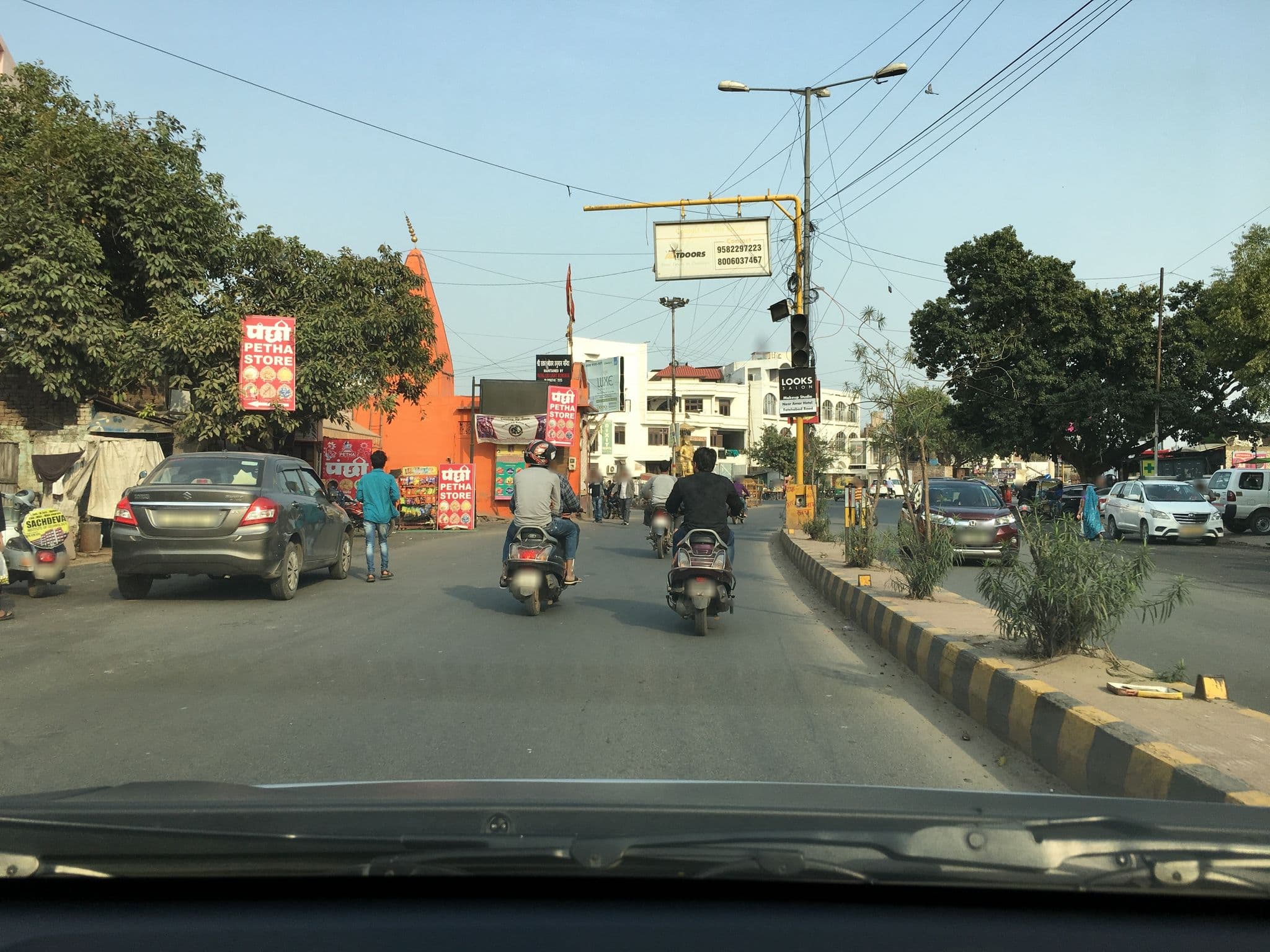 Street view near Taj inn hotel, Agra — © gaurav84 (CC BY-SA · Mapillary)